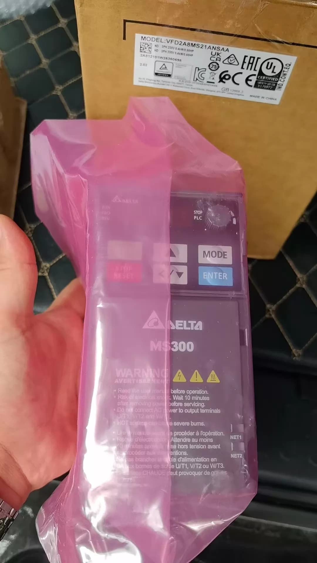 100% úplne nový originálny a originálny Delta 220V 0,4KW VFD2A8MS21ANSAA Frekvenčné meniče Pohon Servo Motor