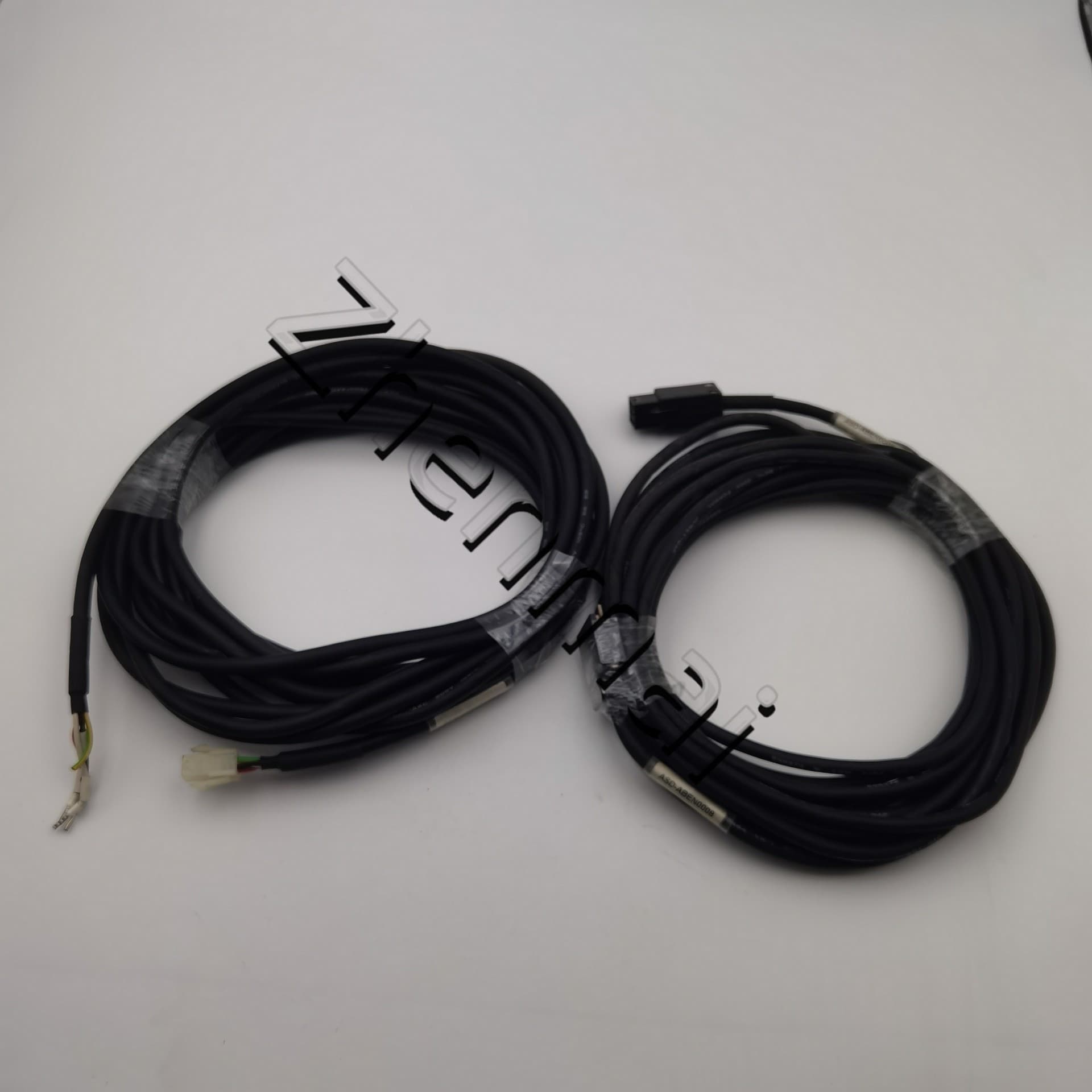100% úplne nový originálny a originálny Delta ASD-ABEN0008 Frekvenčné meniče Pohon Servo Motor