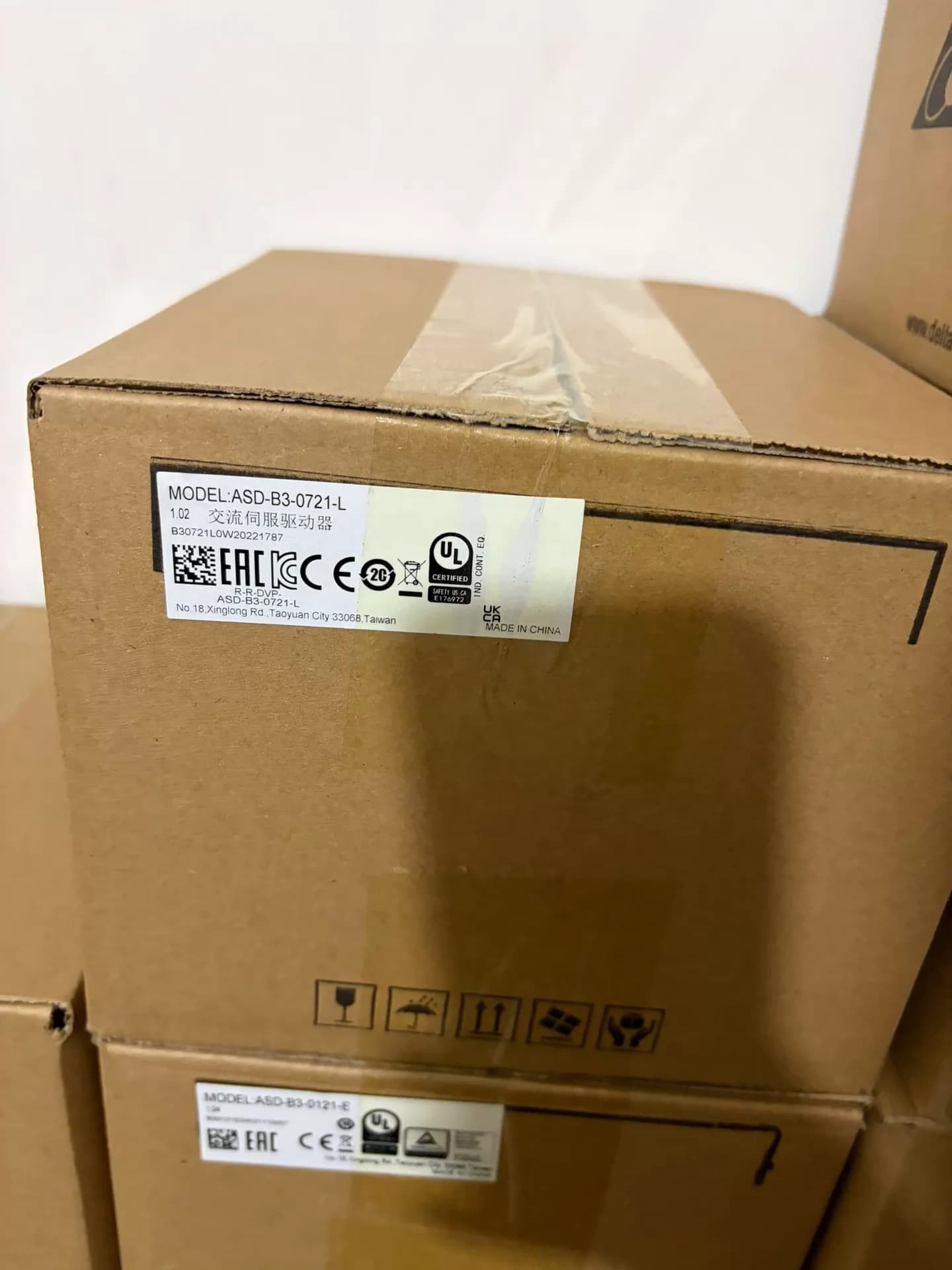 100% úplne nový originálny a originálny Delta ASD-B3-0721-L/750W Frekvenčné meniče Pohon Servo Motor