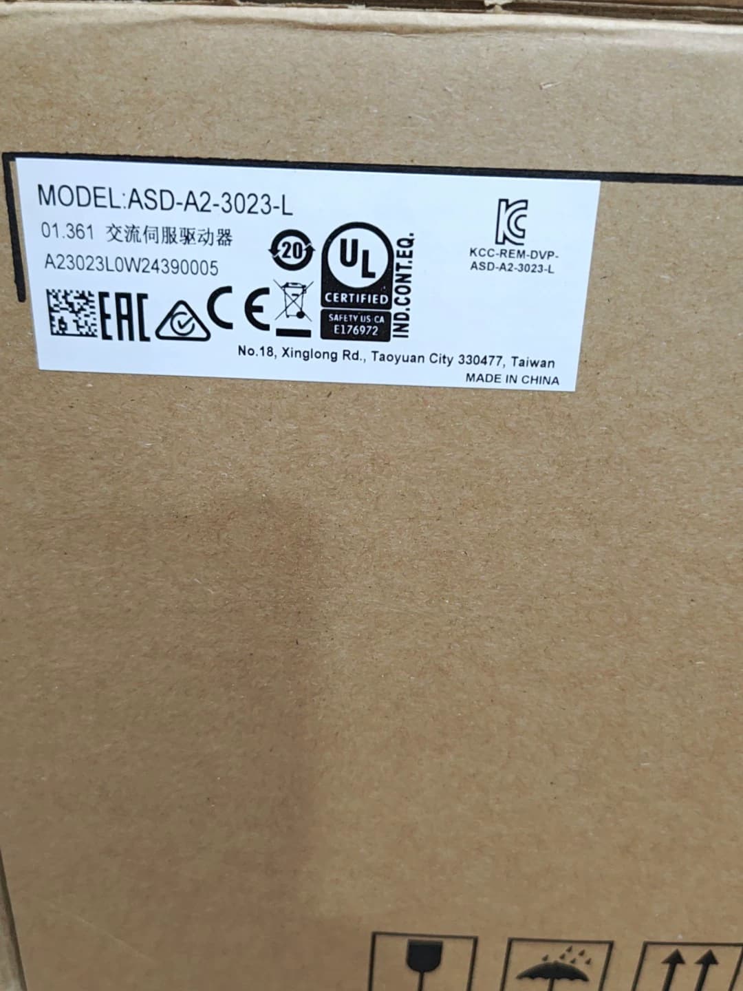 100% úplne nový originálny a originálny Delta ASD-B3-3023-L Frekvenčné meniče Pohon Servo Motor