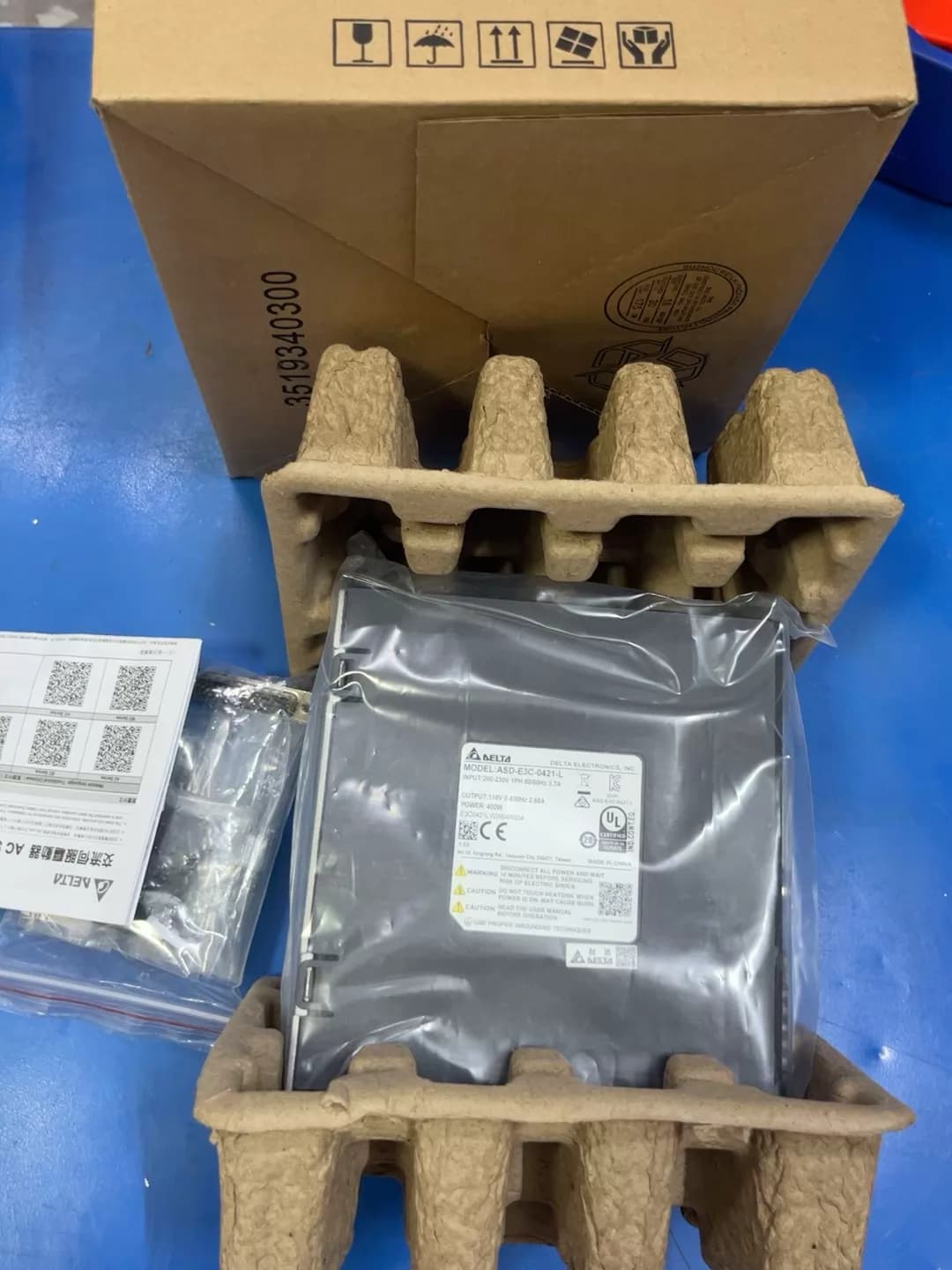 100% úplne nový originálny a originálny Delta ASD-E3-0421-L Frekvenčné meniče Pohon Servo Motor