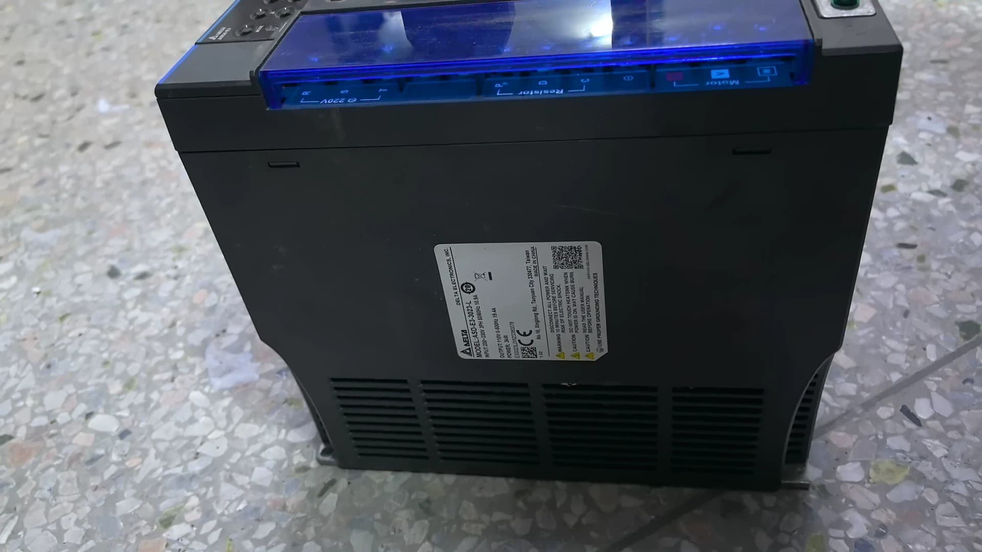 100% úplne nový originálny a originálny Delta ASD-E3-3023-L Frekvenčné meniče Pohon Servo Motor