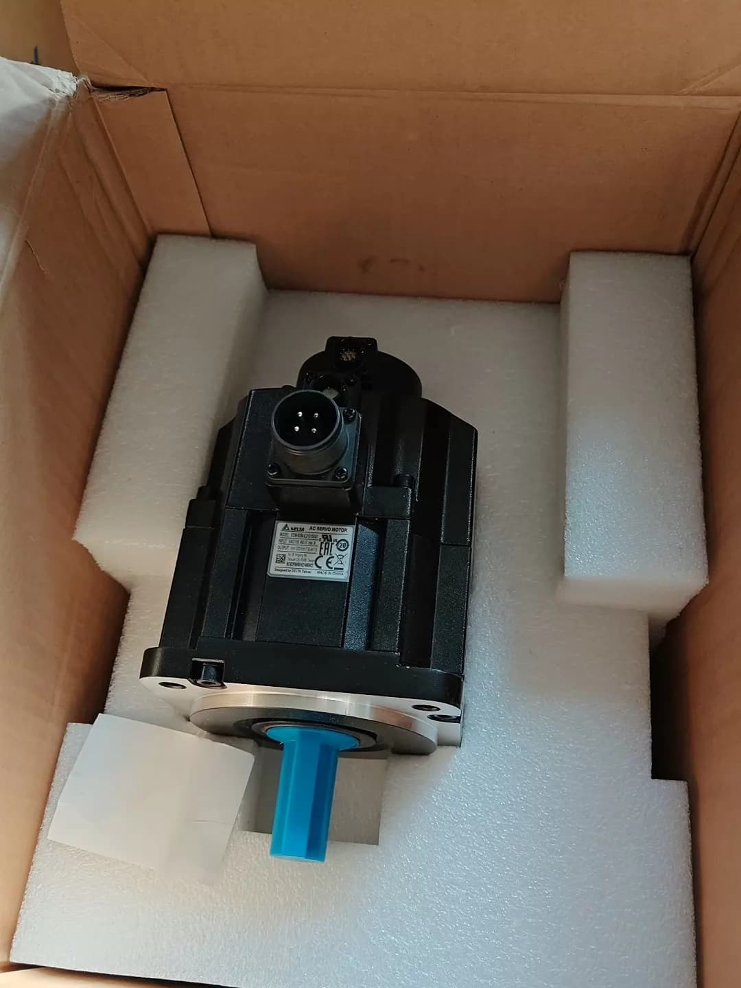 100% úplne nový originálny a originálny Delta ECM-B3M-E21315SS1 Frekvenčné meniče Pohon Servo Motor