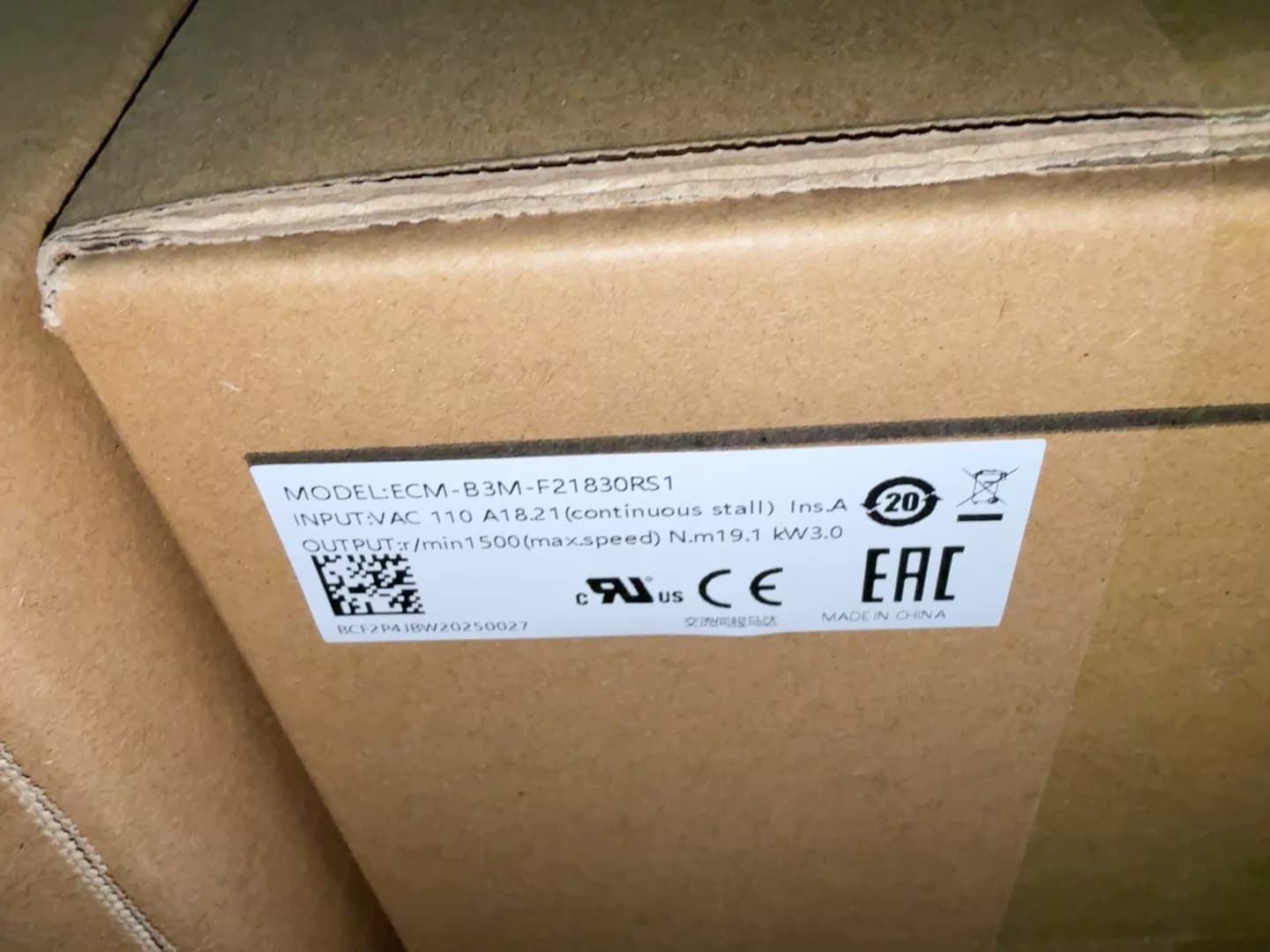 100% úplne nový originálny a originálny Delta ECM-B3M-F21830RS1 Frekvenčné meniče Pohon Servo Motor