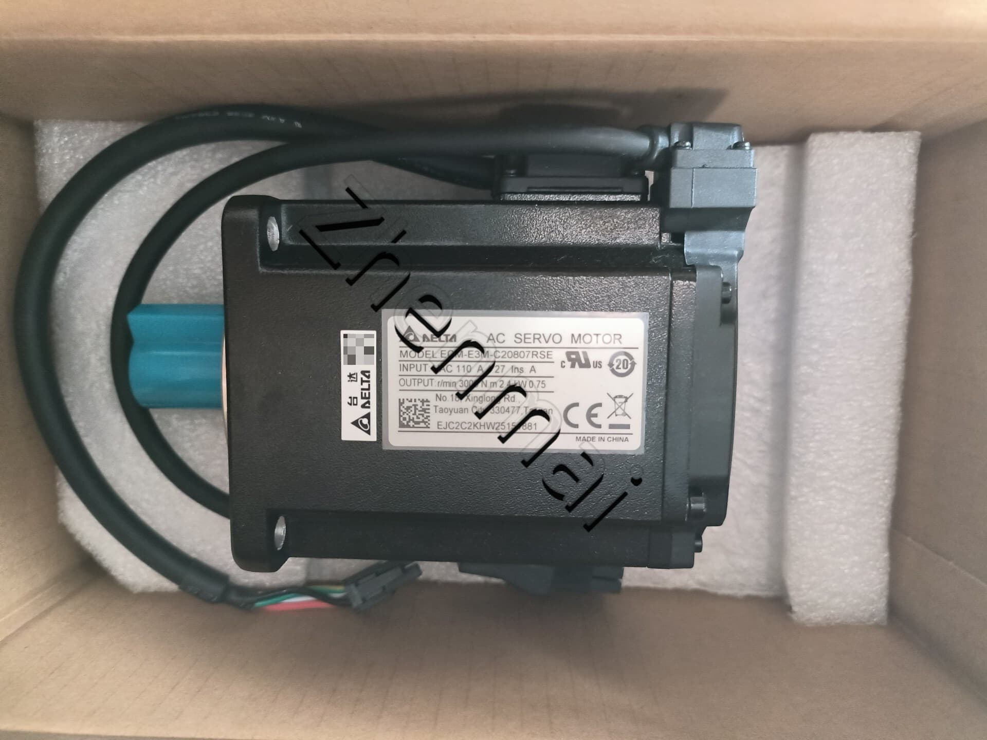 100% úplne nový originálny a originálny Delta ECM-E3M-C20807RSE Frekvenčné meniče Pohon Servo Motor