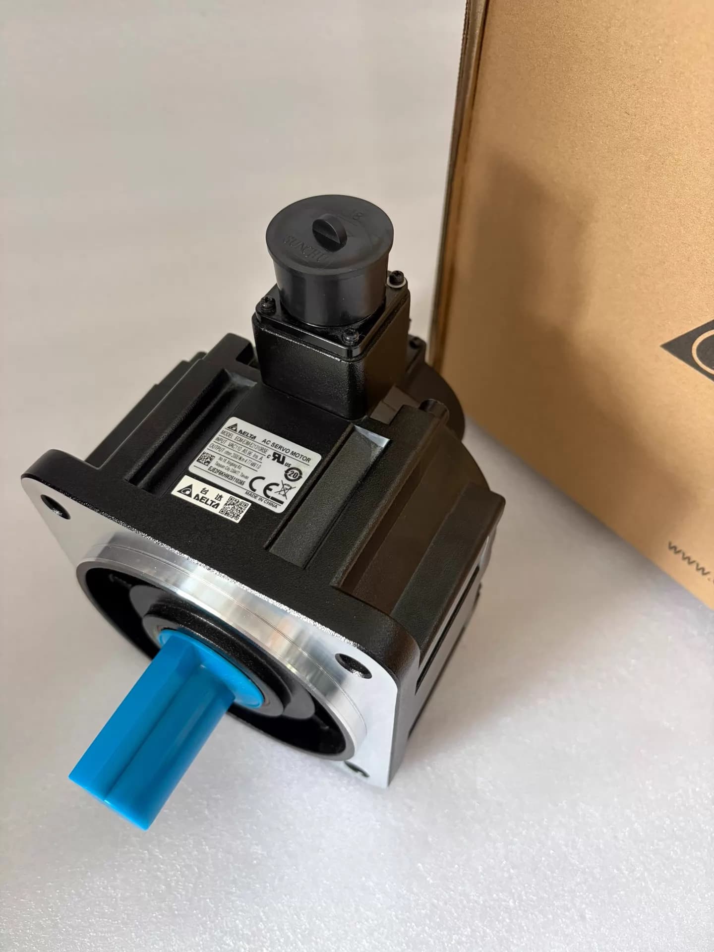 100% úplne nový originálny a originálny Delta ECM-E3M-E21310RSE Frekvenčné meniče Hnací servomotor