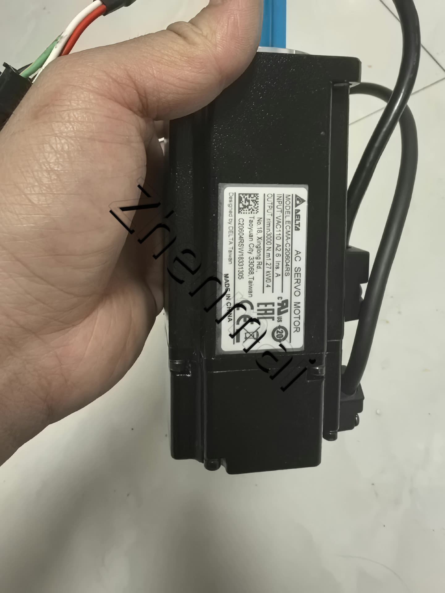 100% úplne nový originálny a originálny Delta ECMA-C20604RS Frekvenčné meniče Pohon Servo Motor