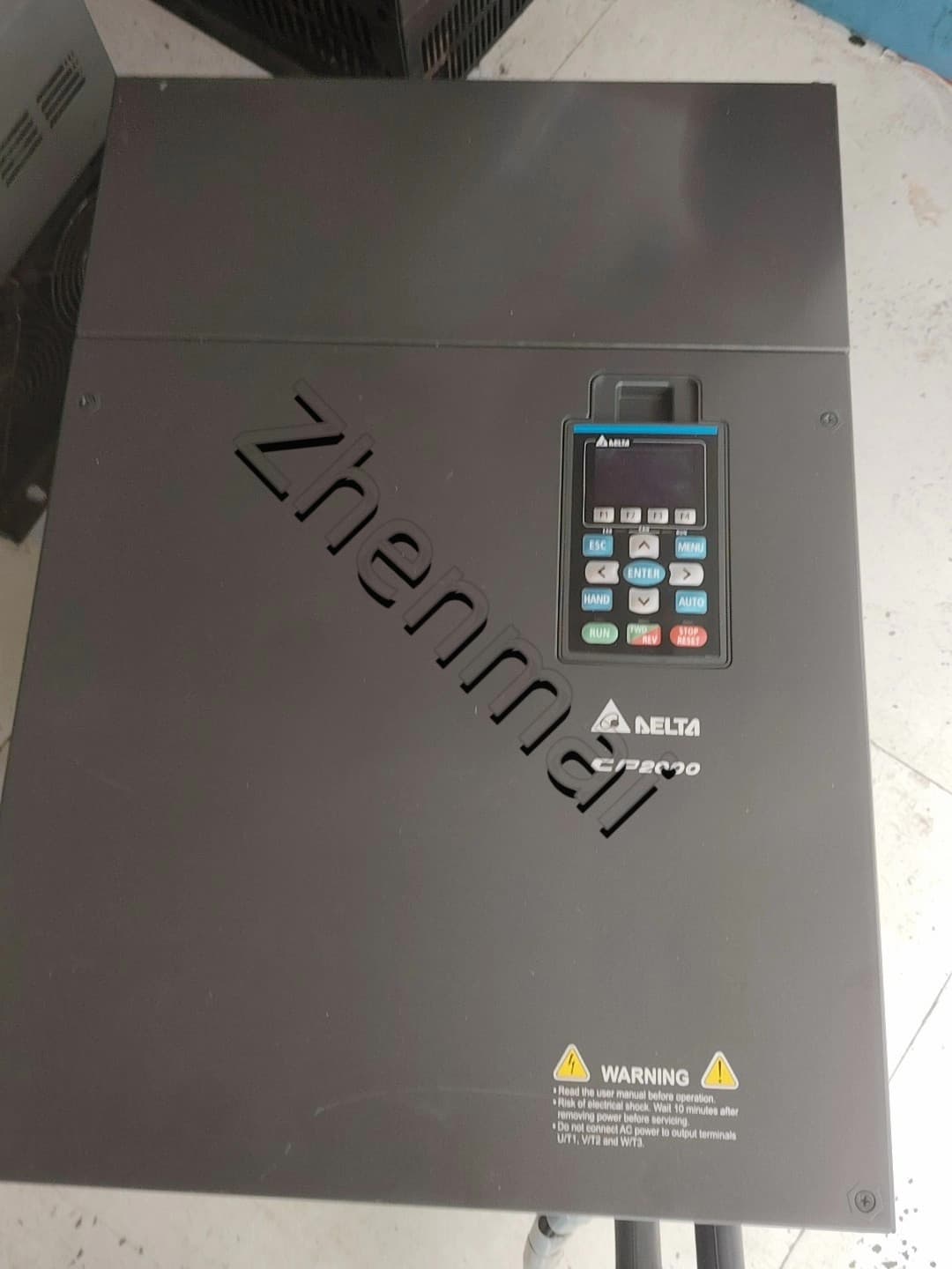 100% úplne nový originálny a originálny Delta VFD1100CP43A-00 380V110KW Frekvenčné meniče Pohon Servo Motor