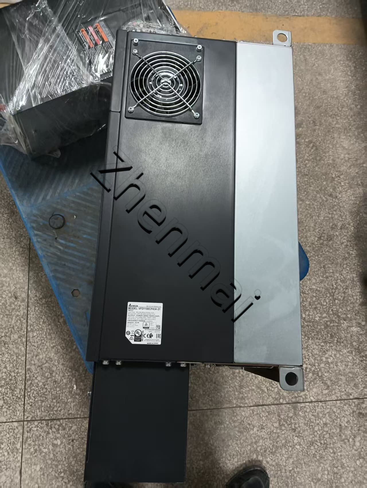 100% úplne nový originálny a originálny Delta VFD1100CP43A-21 380V110KW Frekvenčné meniče Pohon Servo Motor