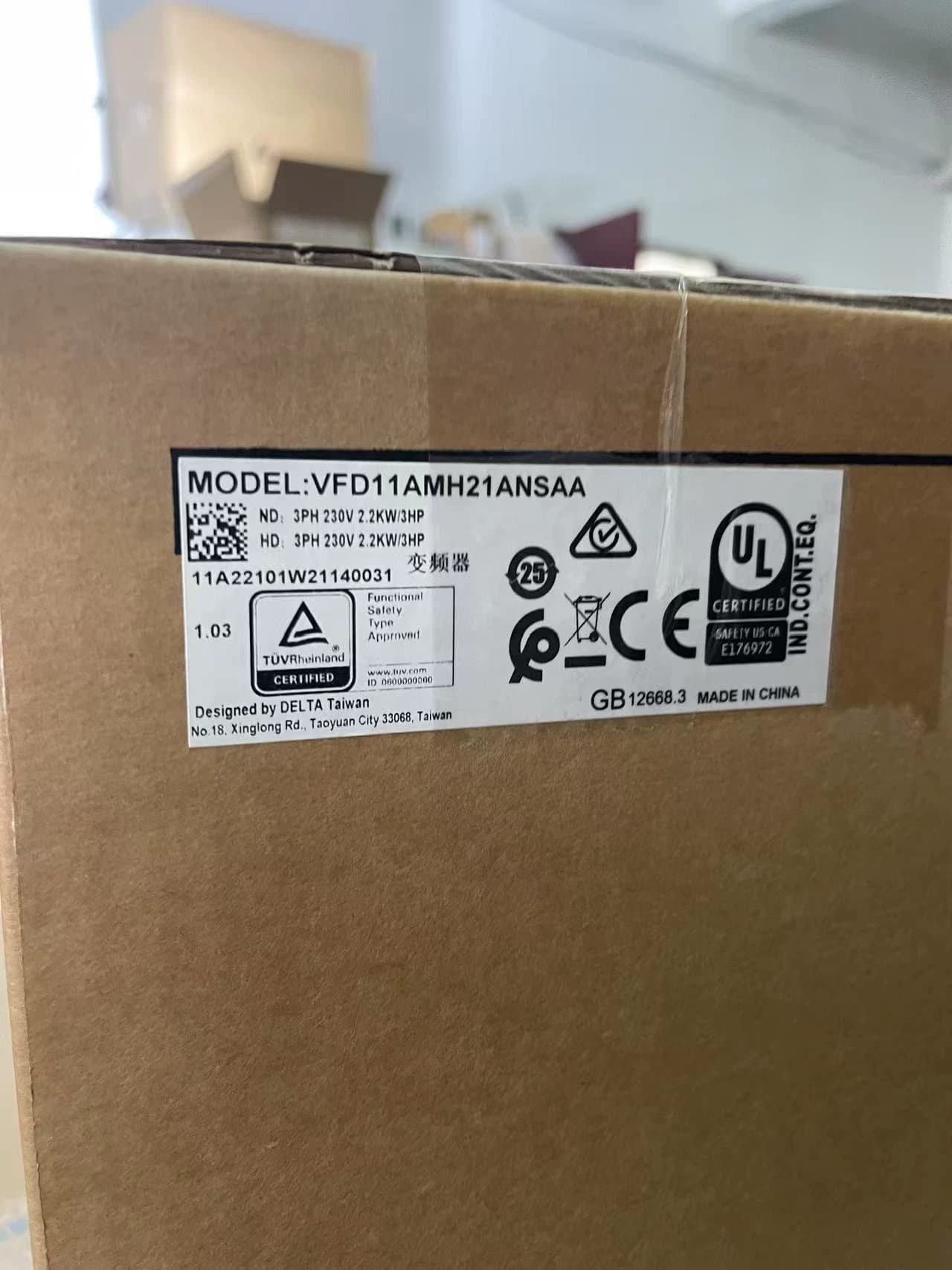 100% úplne nový originálny a originálny Delta VFD11AMH21ANSAA 2,2KW 220V Frekvenčné meniče Pohon Servo Motor