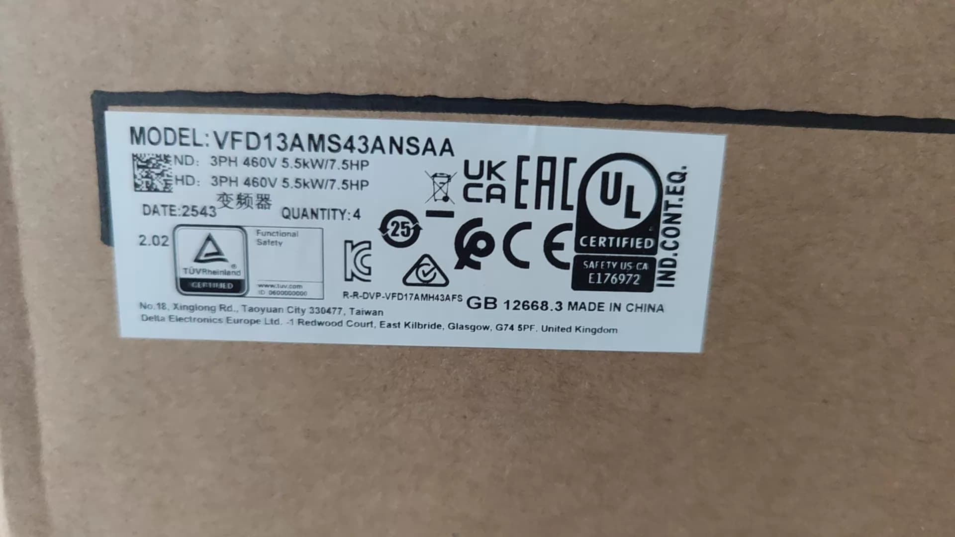100% úplne nový originálny a originálny Delta VFD13AMH43ANSAA 5,5KW Frekvenčné meniče Pohon Servo Motor