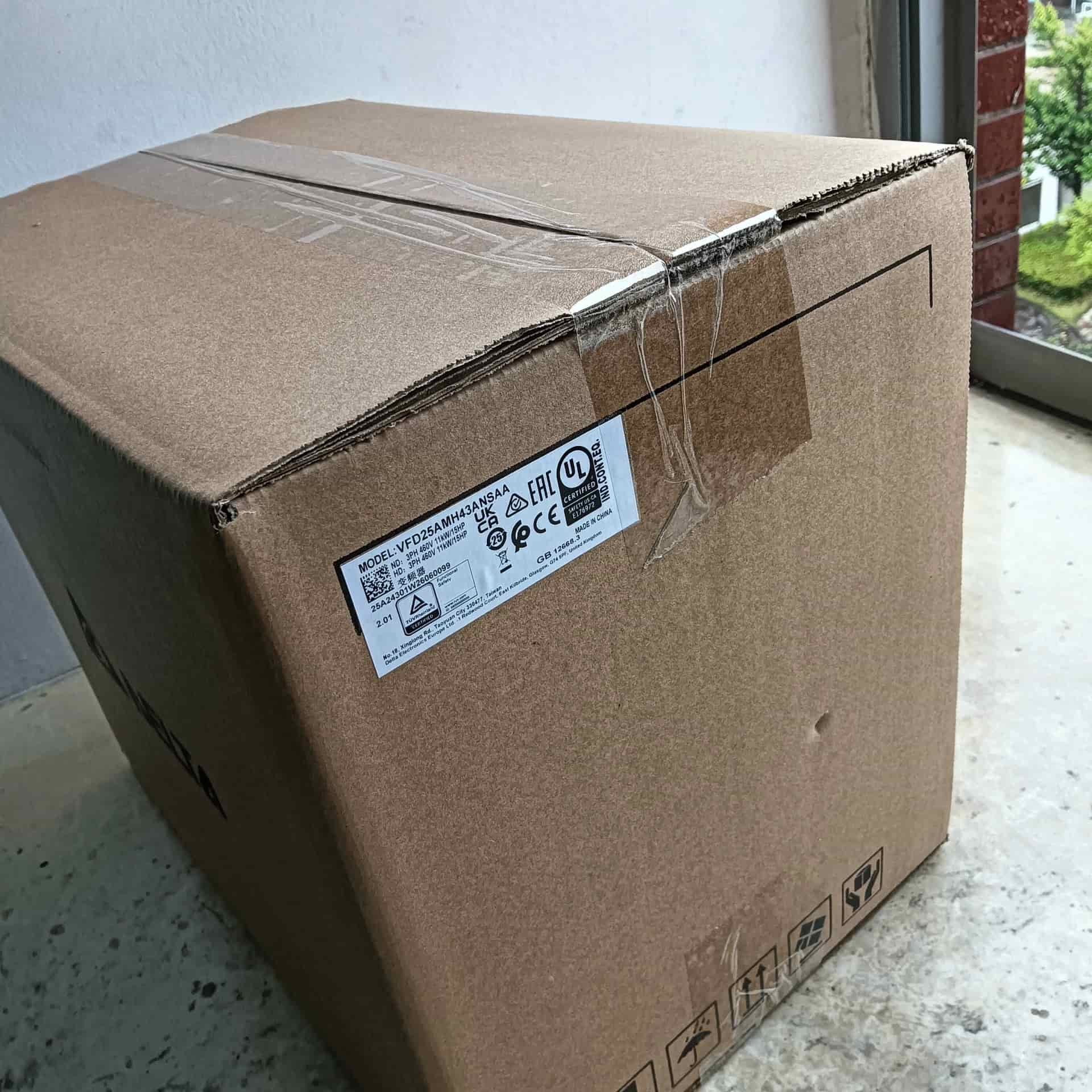 100% úplne nový originálny a originálny Delta VFD25AMH43ANSAA 11KW Frekvenčný menič Pohon Servo Motor