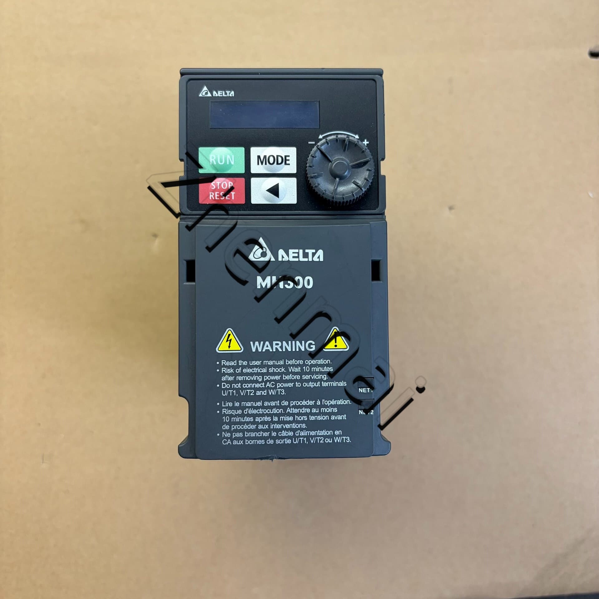 100% úplne nový originálny a originálny Delta VFD2A8MH21ANSAA 0,4KW 220V Frekvenčné meniče Pohon Servo Motor