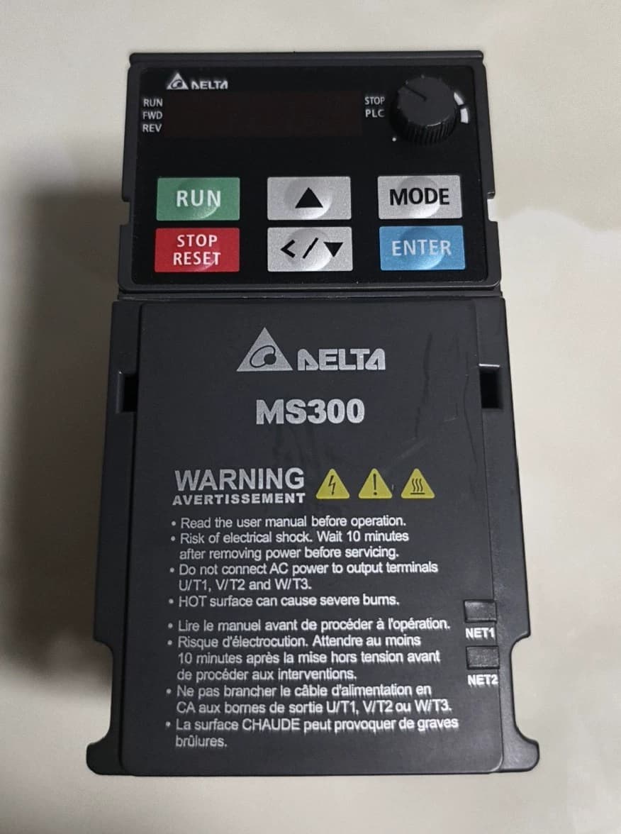 100% úplne nový originálny a originálny Delta VFD2A8MS23ANSAA 220V/0,4KW Frekvenčné meniče Pohon Servo Motor
