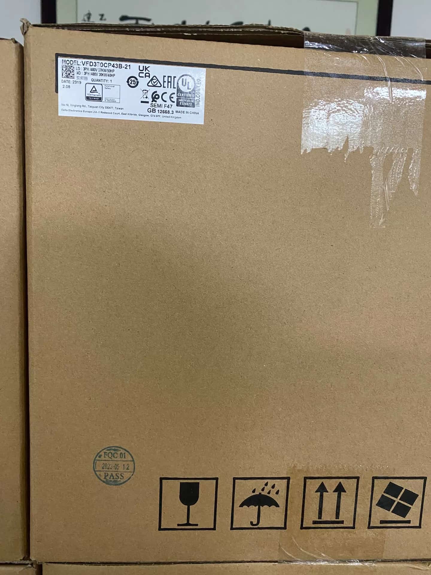 100% úplne nový, originálny a originálny Delta VFD370CP43B-21 380V37KW Frekvenčné meniče Pohon Servo Motor