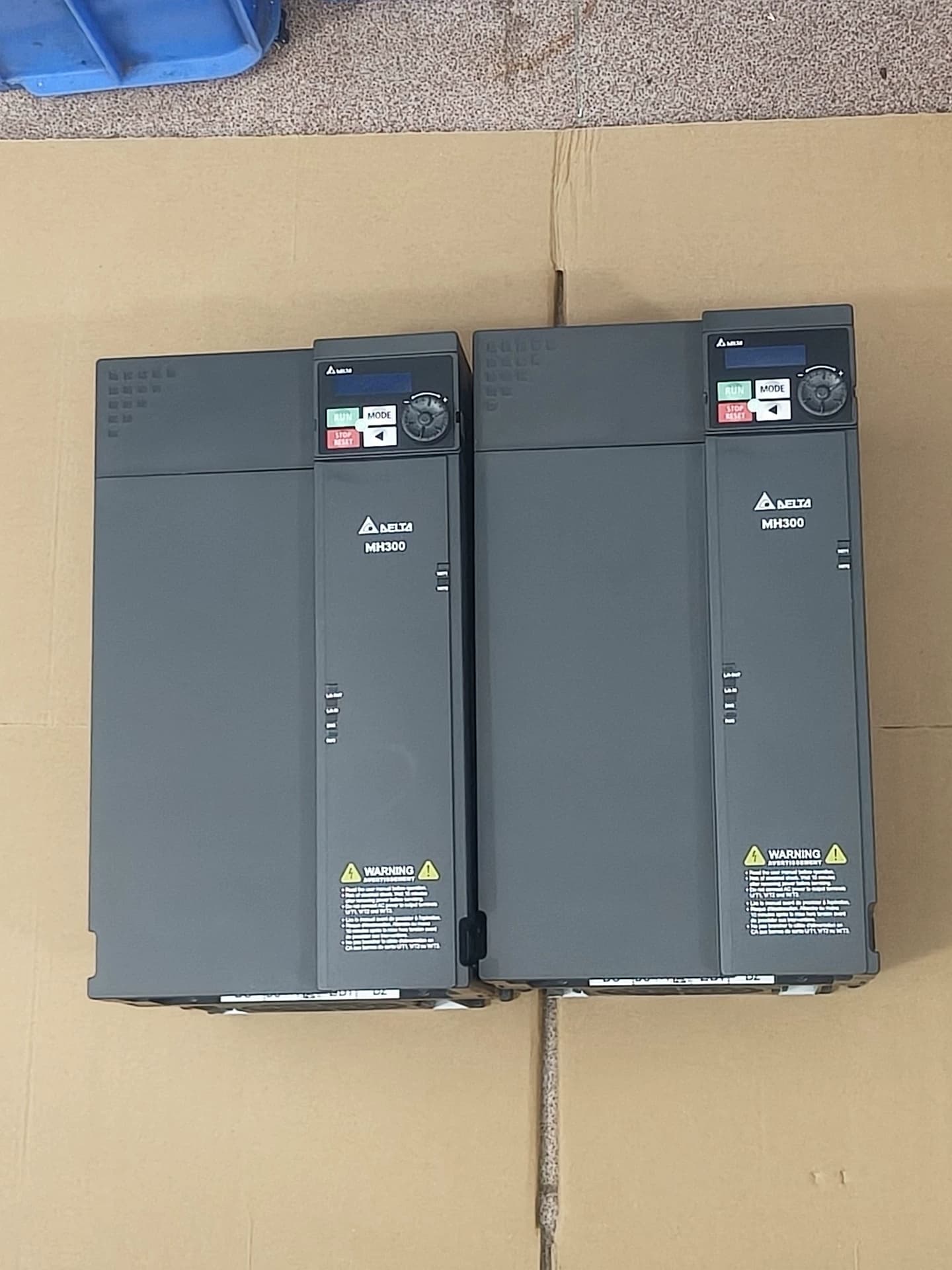 100% úplne nový originálny a originálny Delta VFD38AMH43ANSAA 18,5KW Frekvenčný menič Pohon Servo Motor