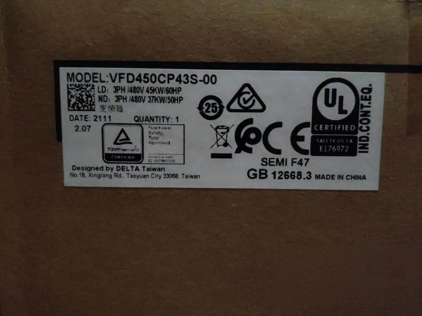 100% úplne nový originálny a originálny Delta VFD450CP43S-00 380V45KW Frekvenčné meniče Pohon Servo Motor