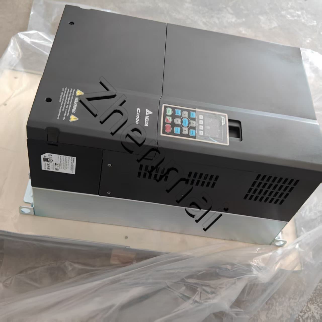 100% úplne nový originálny a originálny Delta VFD750C43A-00 Frekvenčné meniče Pohon Servo Motor