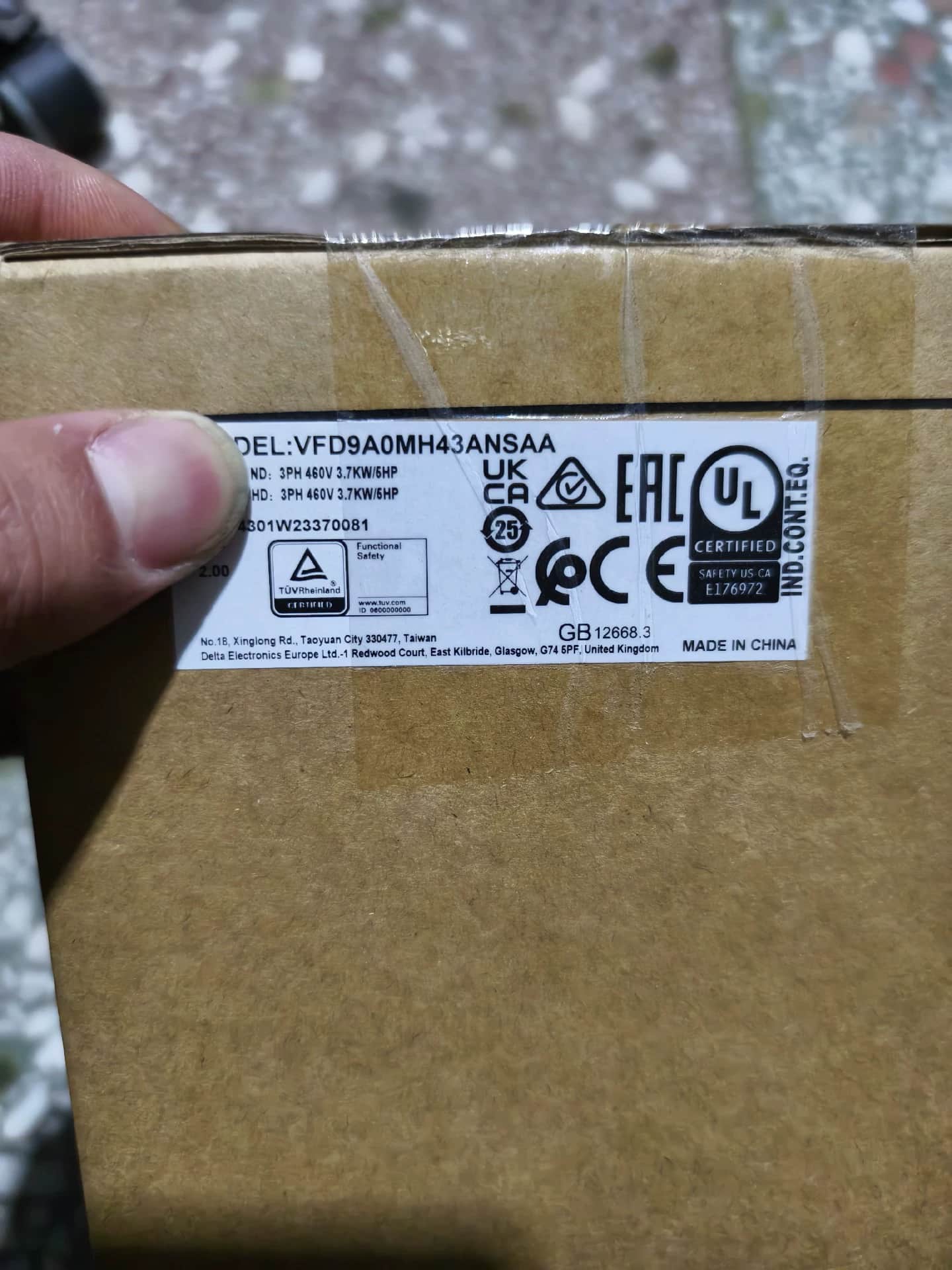 100% úplne nový originálny a originálny Delta VFD9A0MH43ANSAA 3,7KW Frekvenčný menič Pohon Servo Motor