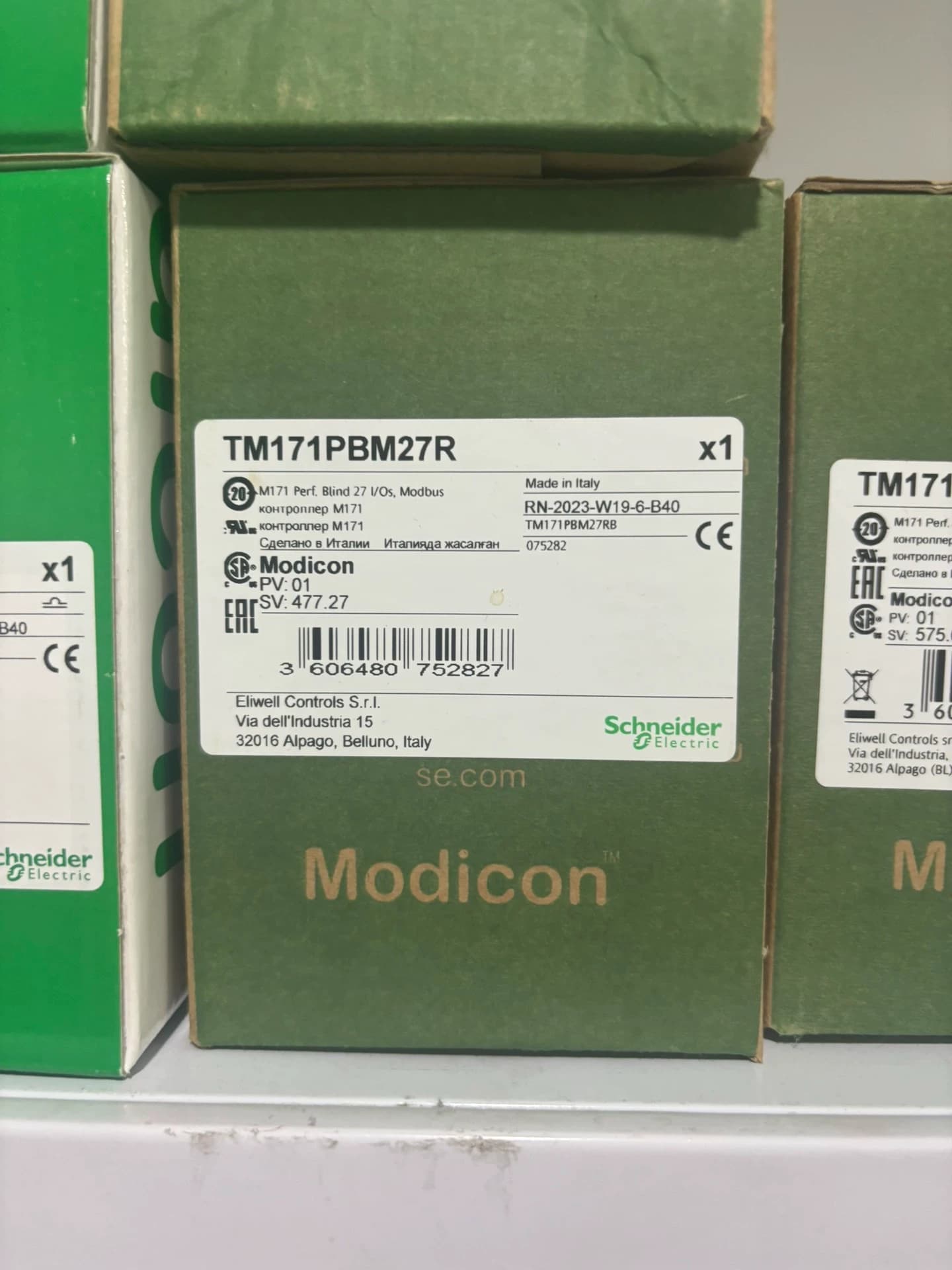 100% úplne nový, originálny a originálny Schneider TM171PBM27R Frekvenčné meniče, ističe, stýkače, ochranné zariadenia