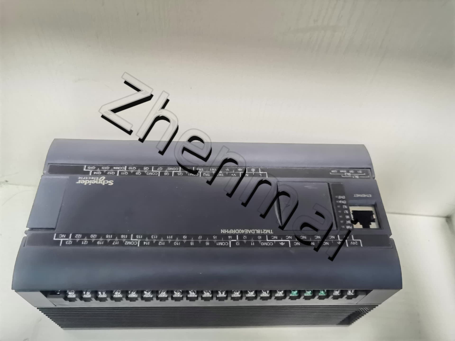100% úplne nový, originálny a originálny Schneider TM218LDAE40DRPHN Frekvenčné meniče, ističe, stýkače, ochranné zariadenia