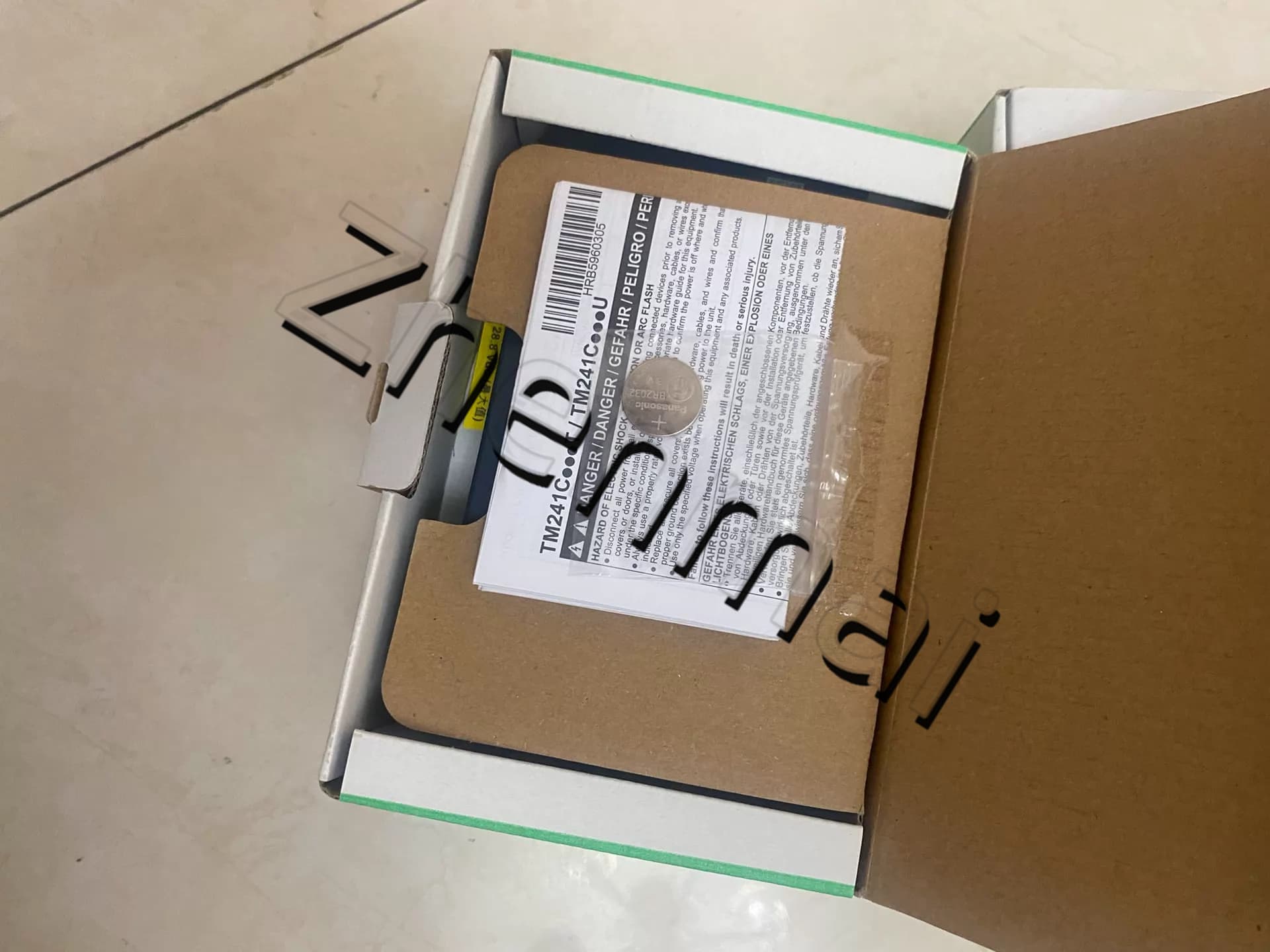 100% úplne nový, originálny a originálny Schneider TM241C24R Frekvenčné meniče, ističe, stýkače, ochranné zariadenia