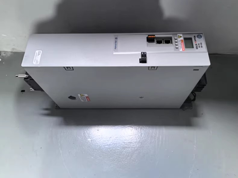 2198-P208 Kinetix 5700 servo, úplne nové a originálne Rýchle dodanie