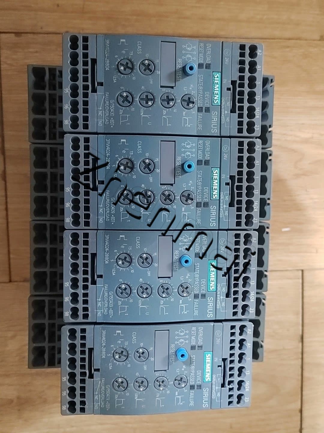 Úplne nový, originálny, továrenský softstartér Siemens 3RW4026-1BB15 SOFTSTARTER SIRIUS
