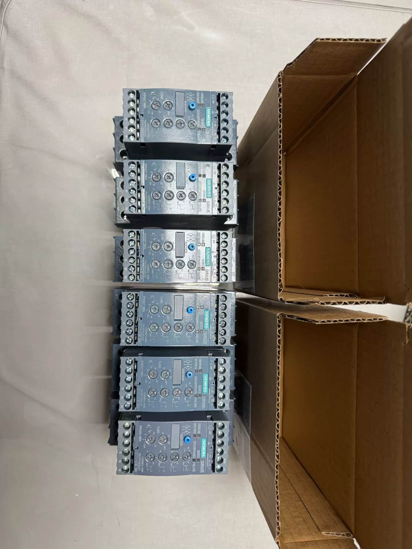 Úplne nový, originálny, továrensky vyrobený softštartér Siemens 3RW4028-1BB05 SOFTSTARTER SIRIUS