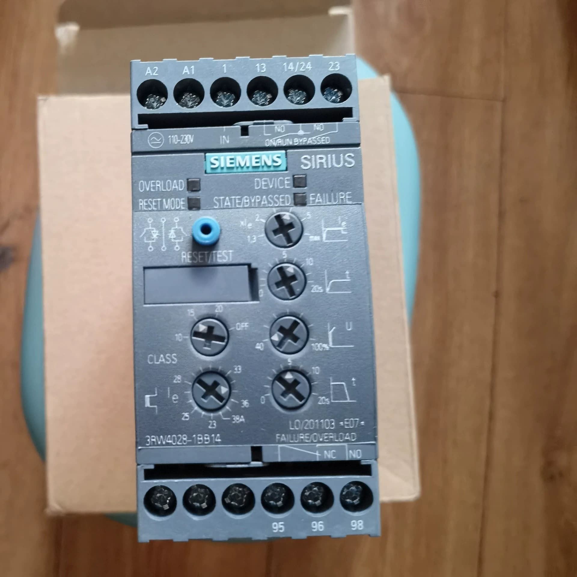 Úplne nový, originálny, továrenský softstartér Siemens 3RW4028-1BB14 SOFTSTARTER SIRIUS