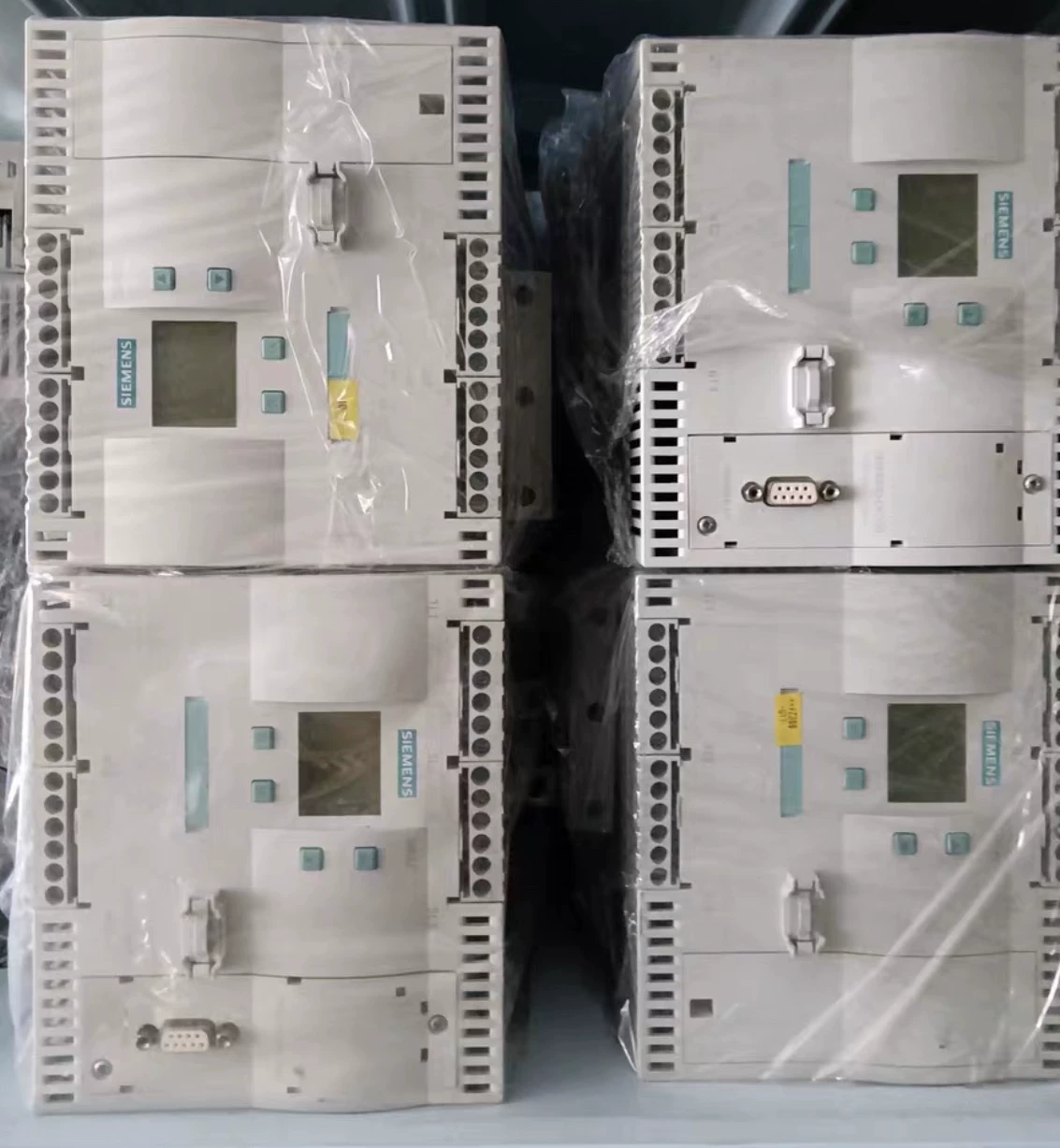 Úplne nový, originálny, továrensky vyrobený softštartér Siemens 3RW4445-6BC34 SOFTSTARTER SIRIUS