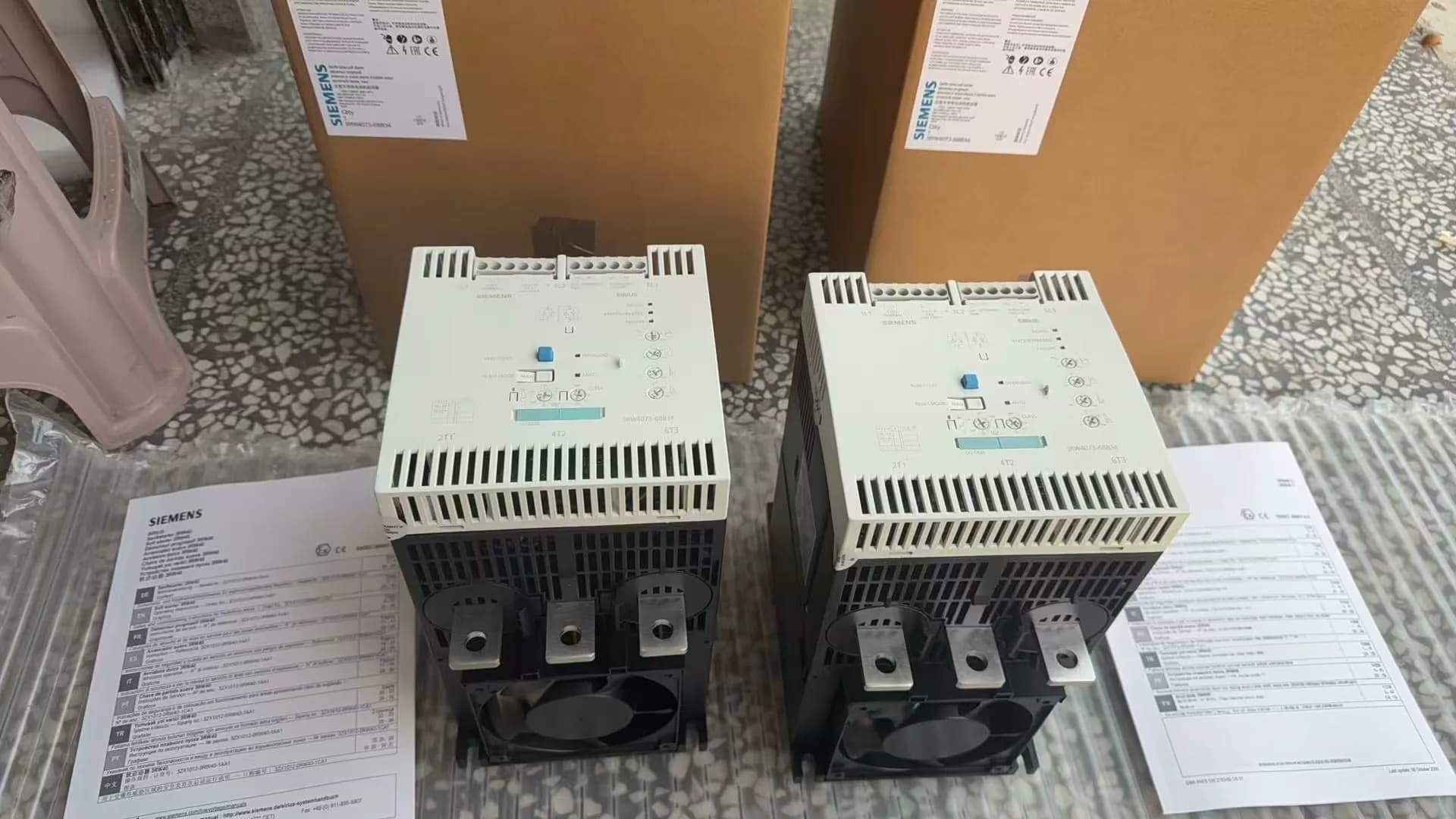Úplne nový, originálny, továrensky vyrobený softštartér Siemens 3RW4447-6BC35 SOFTSTARTER SIRIUS