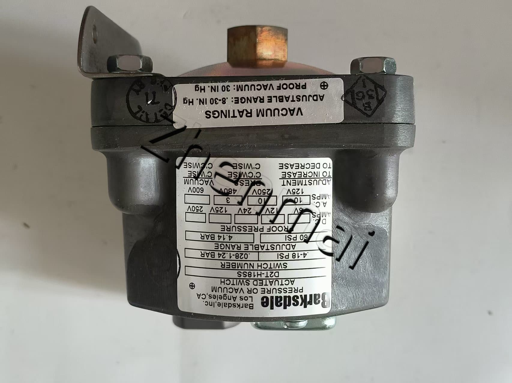 Úplne nový originálny Barksdale 0401-373 D2T-H18SS Tlakový senzor Hladinový spínač Prietokový spínač Tlakový spínač Rýchla dodávka