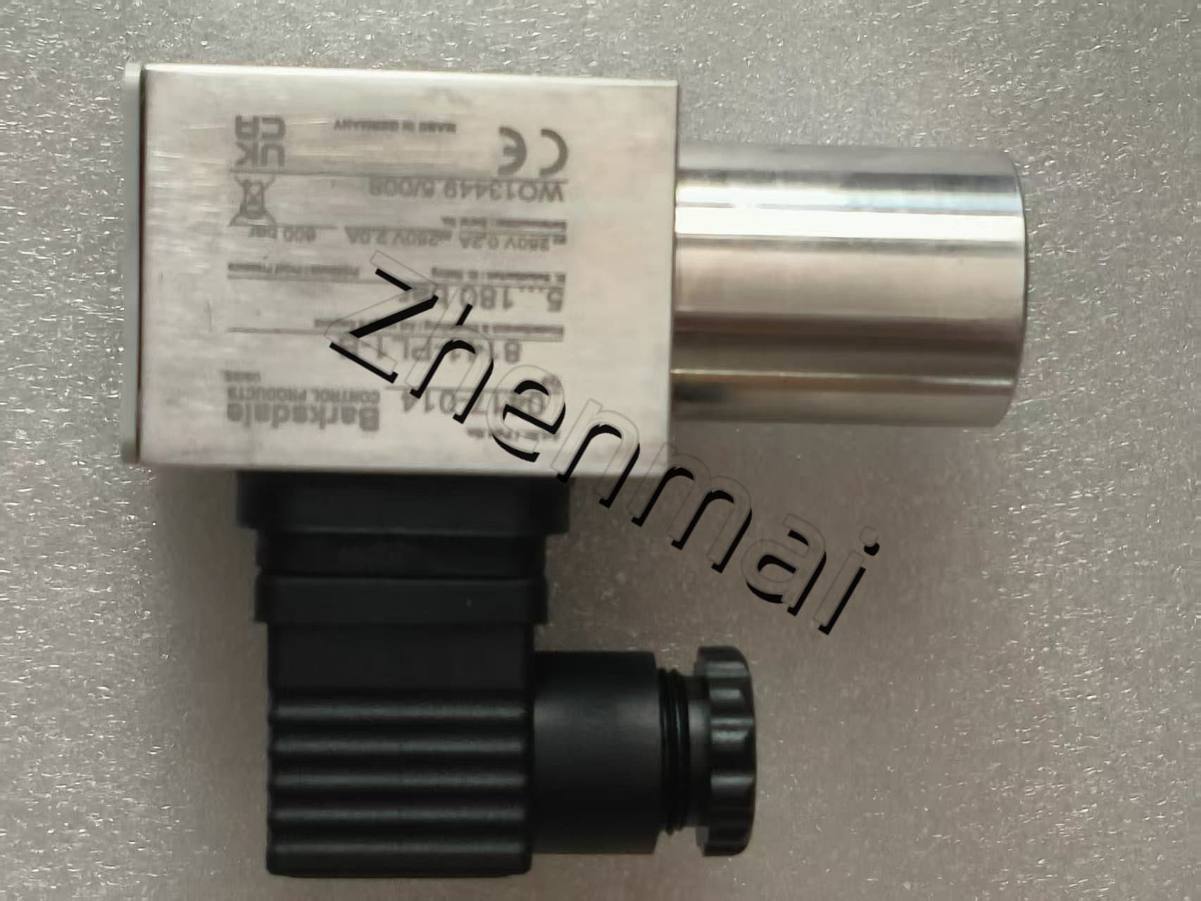 Úplne nový Originál Barksdale 8141-PL1-B 0417-014 Tlakový senzor Hladinový spínač Prietokový spínač Tlakový spínač Rýchla doprava