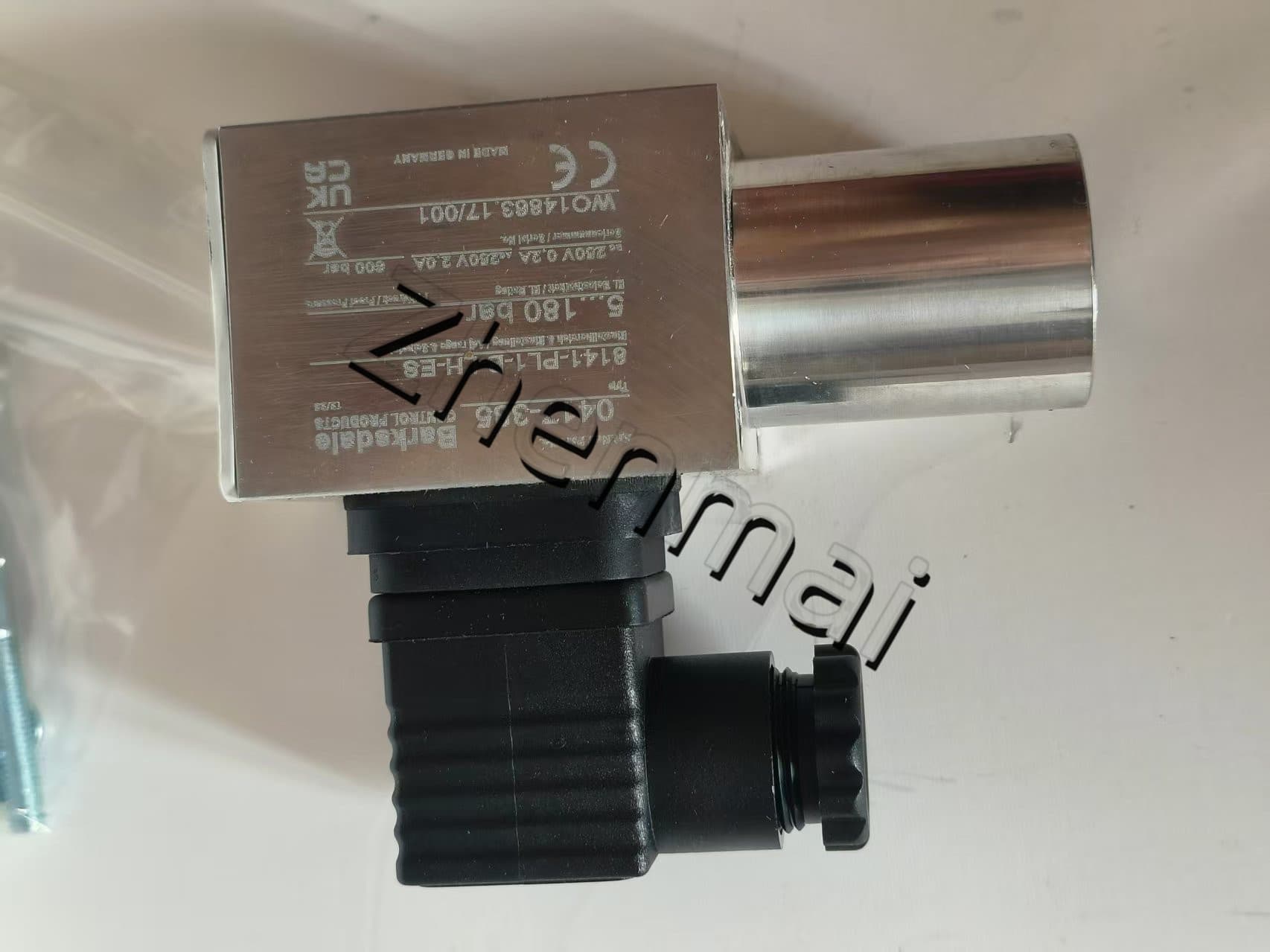 Úplne nový Originál Barksdale 8141-PL1-B-LH-ES 0417-385 Tlakový senzor Hladinový spínač Prietokový spínač Tlakový spínač Rýchla dodávka