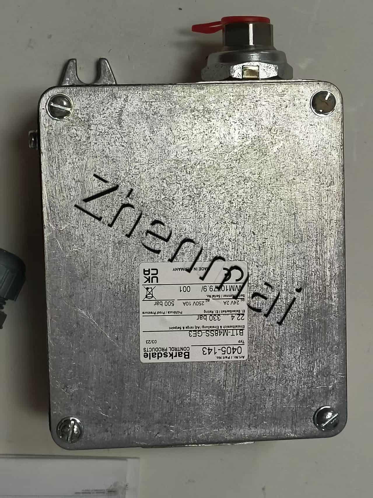 Úplne nový originálny Barksdale B1T-M48SS-GE3 0405-143 Tlakový senzor Hladinový spínač Prietokový spínač Tlakový spínač Rýchla dodávka