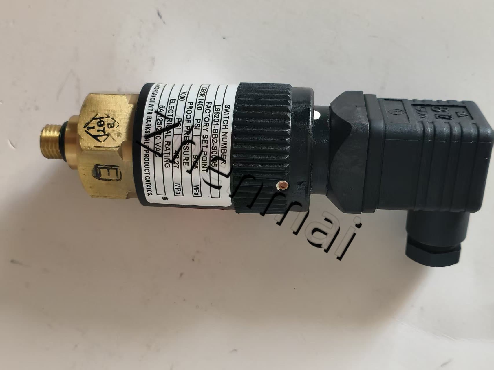 Úplne nový Originál Barksdale L96201-BB2-S0005 Tlakový senzor Hladinový spínač Prietokový spínač Tlakový spínač Rýchla dodávka