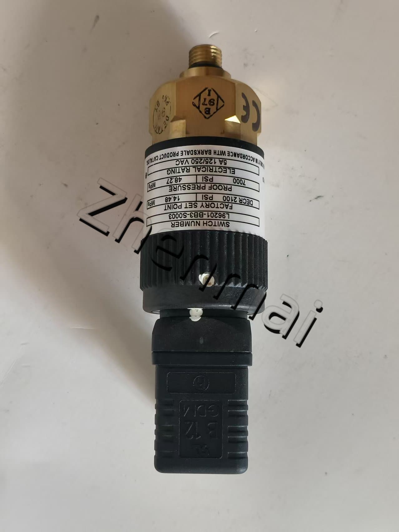 Úplne nový Originál Barksdale L96201-BB3-S0003 Tlakový senzor Hladinový spínač Prietokový spínač Tlakový spínač Rýchla dodávka