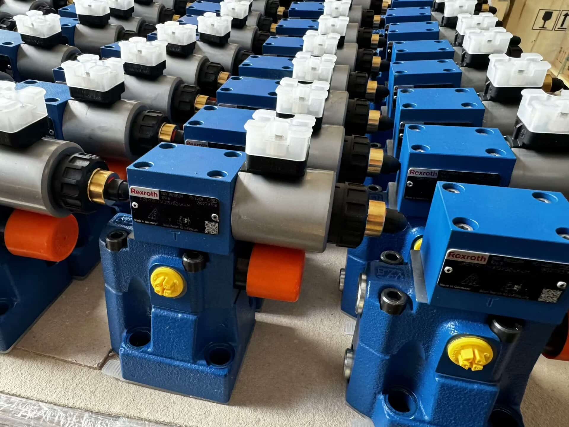 Úplne nový originálny servopohon Bosch Rexroth Proporcionálny ventil 4WREE6V16-3X/V/24F1 servomotor Rýchla dodávka