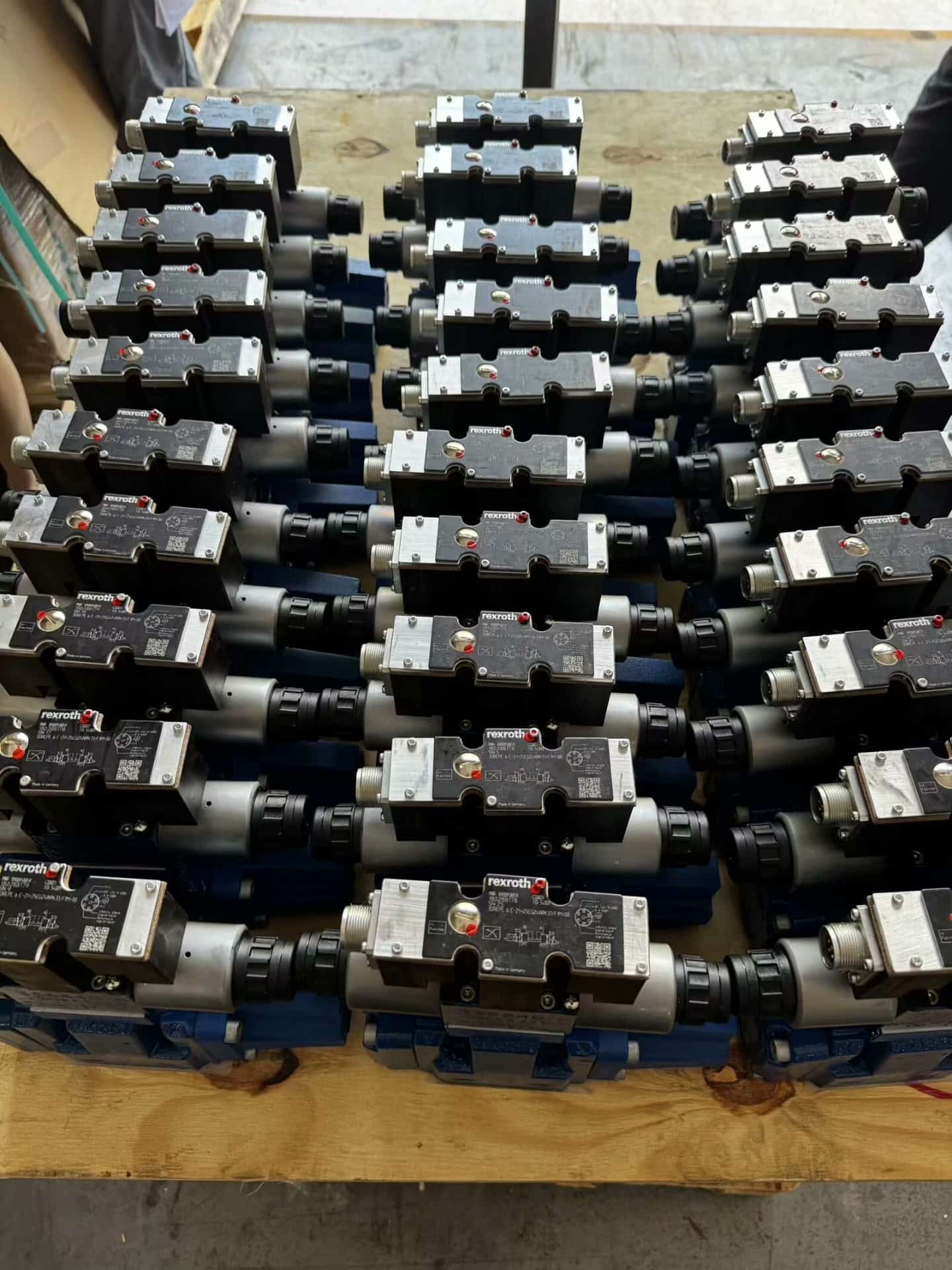 Úplne nový originálny servopohon Bosch Rexroth Proporcionálny ventil 4WREQ6Q5-08-2X/V00-24PA63 servomotor Rýchla dodávka