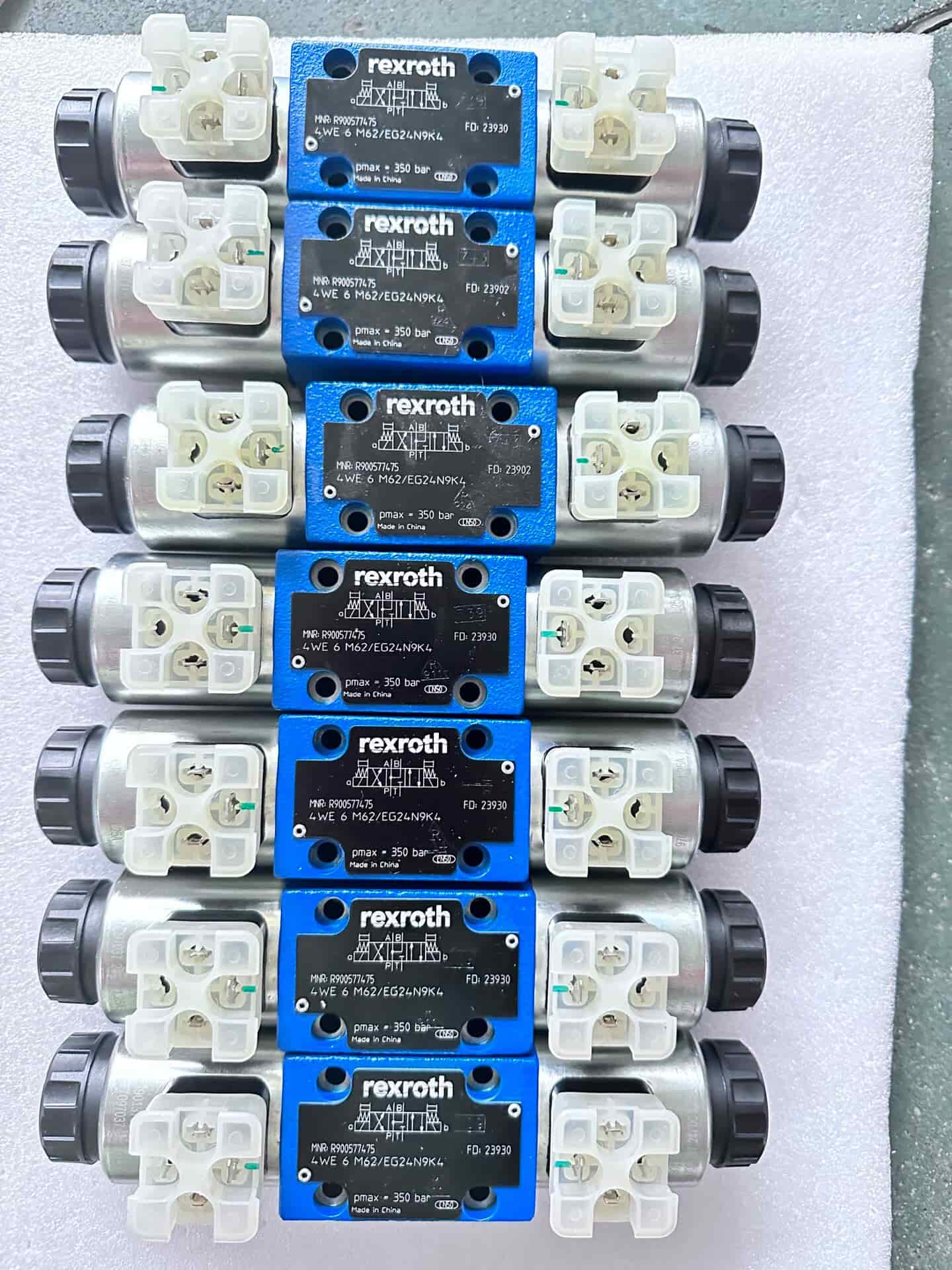 Úplne nový originálny servopohon Bosch Rexroth Proporcionálny ventil 4WRTE25W8-350L-4X6EG24EK31F1M Rýchla dodávka