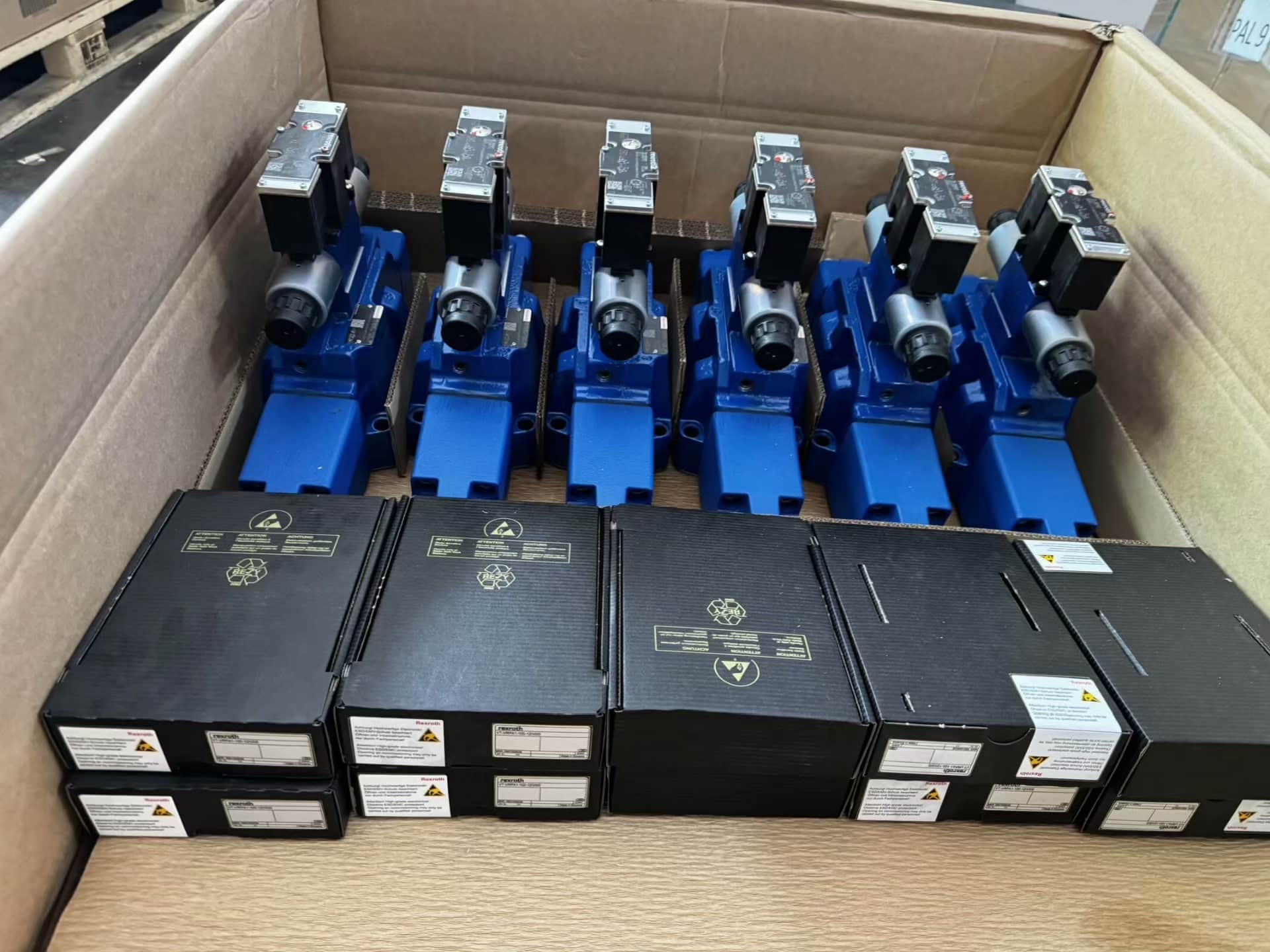 Úplne nový originálny servopohon Bosch Rexroth Proporcionálny ventil ZDREE6VP2-1X/210MG24K24F1M Servomotor Rýchla dodávka