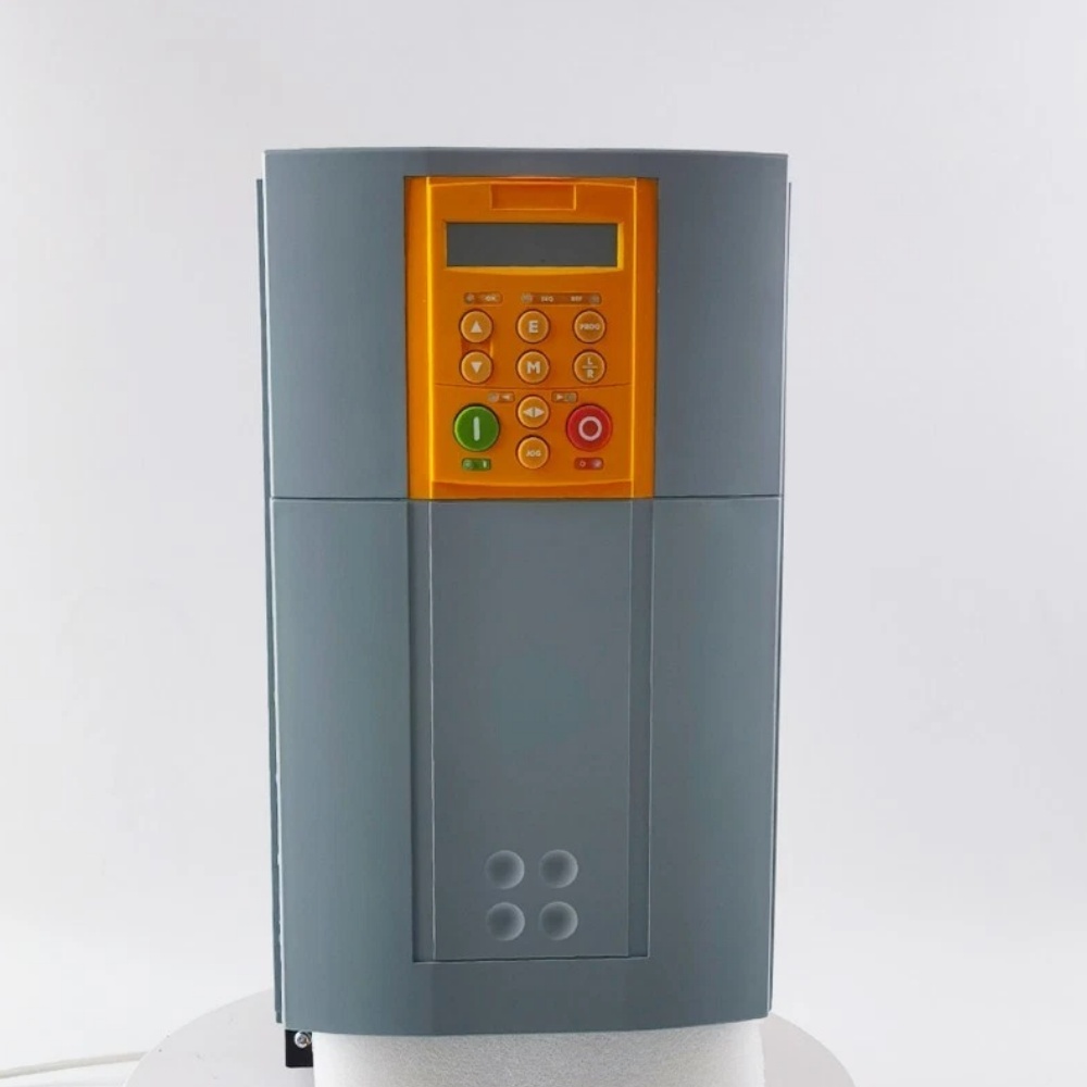 Úplne nový originálny Parker 590P-23311020-P00-U4V0 Servopohony s premenlivou frekvenciou pohony servomotory ovládače Rýchla dodávka