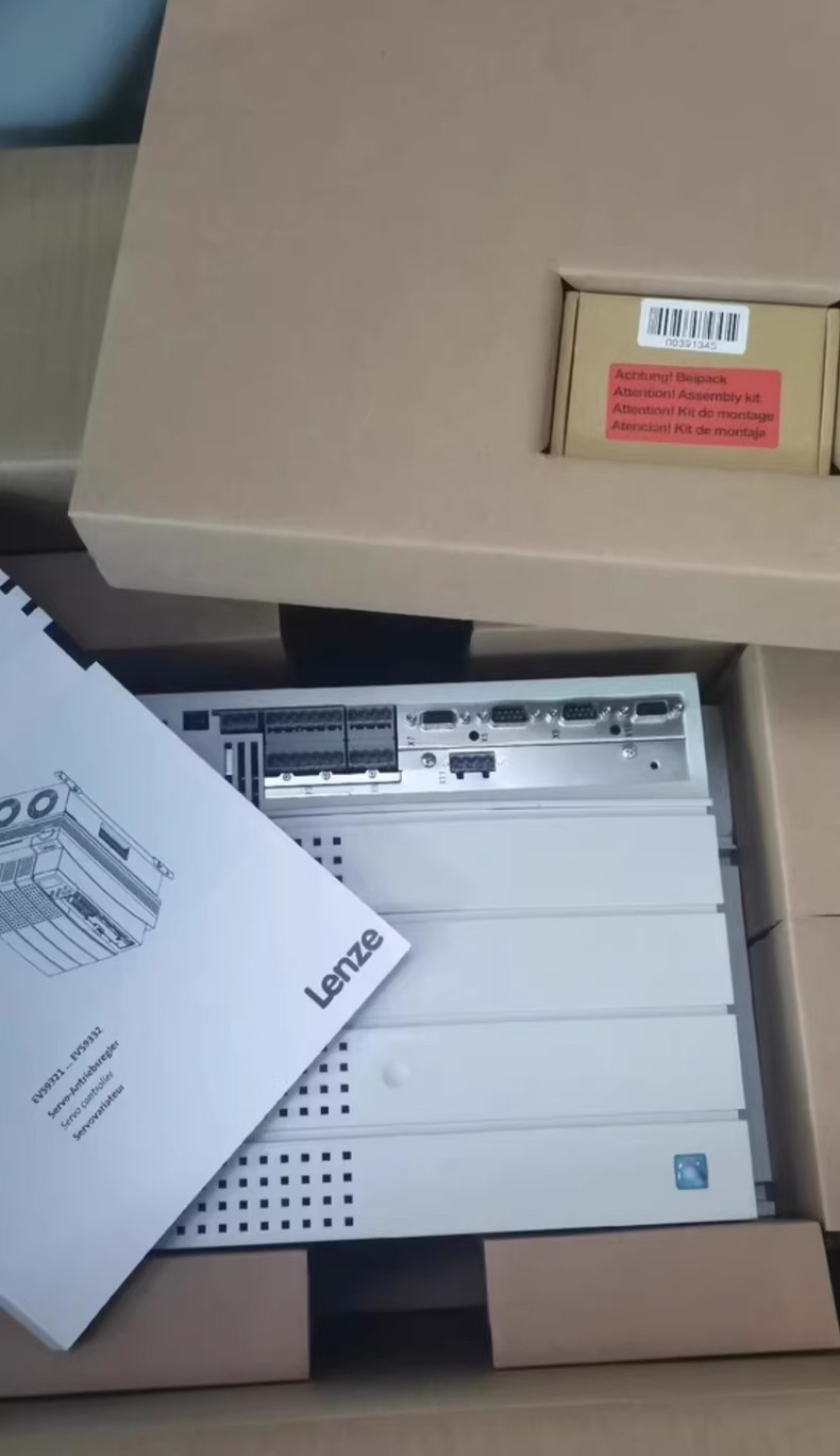 Originálny nový priemyselný I/O modul Lenze E82EV113-4C040 FedEx DHL Rýchla dodávka