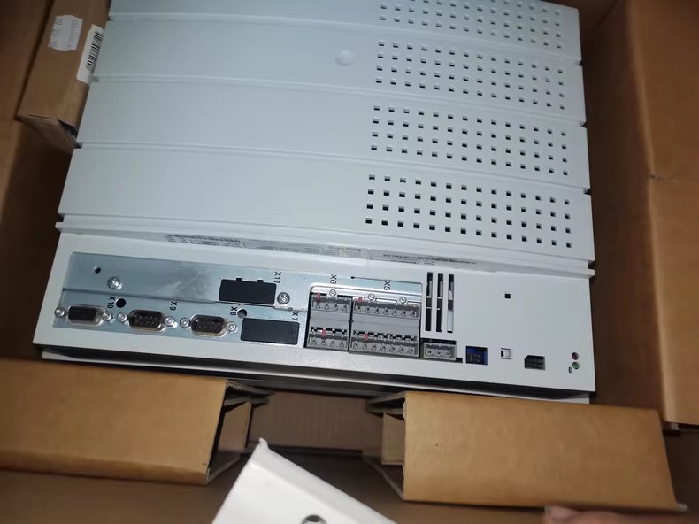 Originálny nový priemyselný I/O modul Lenze E82EV223-4B241 FedEx DHL Fast Shipping