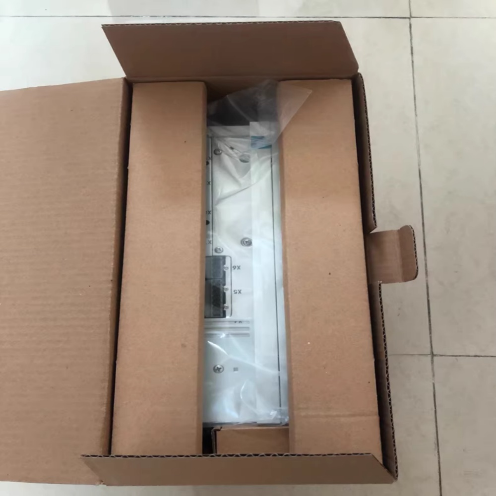 Originálny nový priemyselný I/O modul Lenze E82ZAFAC010 FedEx DHL Fast Shipping