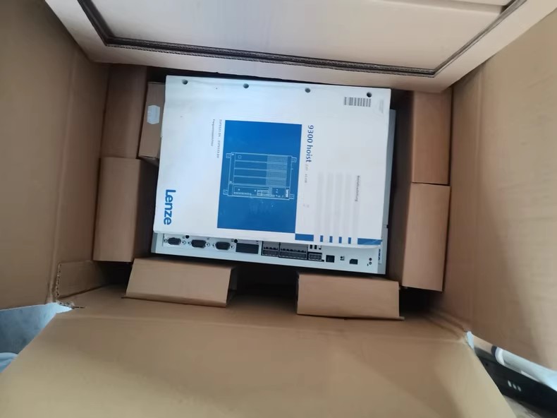 Originálny nový priemyselný I/O modul Lenze E94AMSE0074 FedEx DHL Fast Shipping