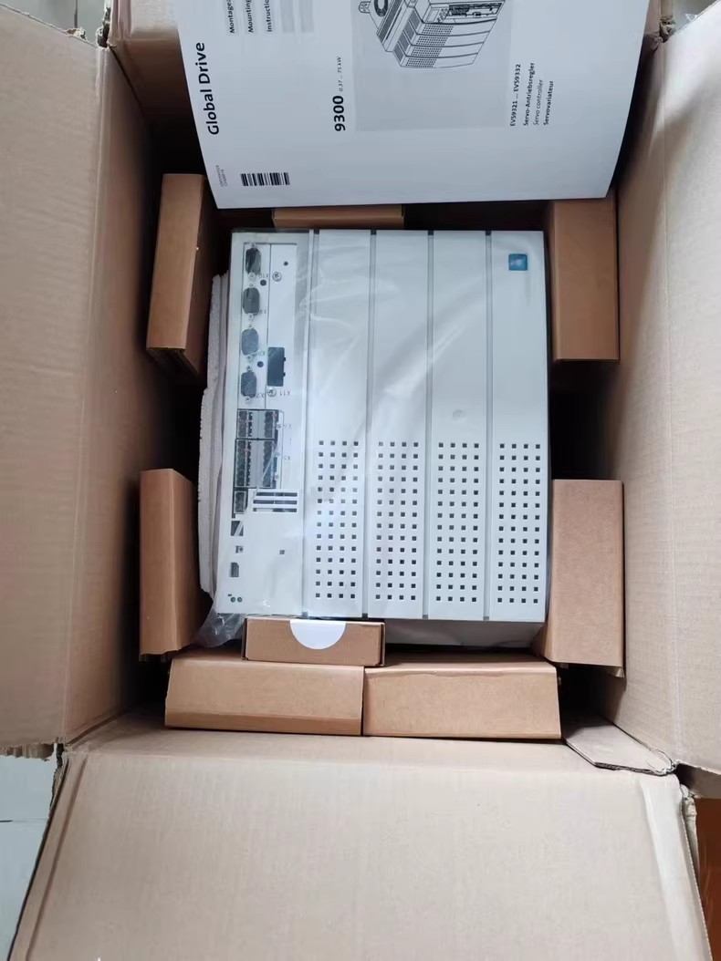 Originálny nový priemyselný I/O modul Lenze E94AMSHE0094 FedEx DHL Fast Shipping