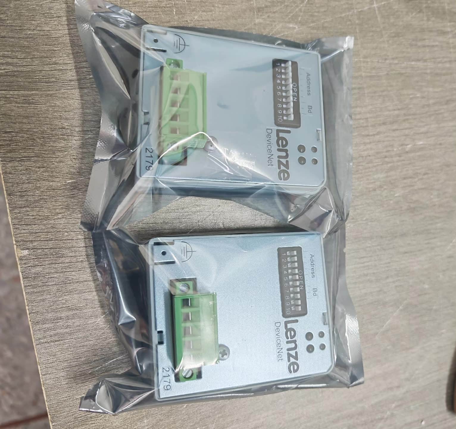 Originálny nový priemyselný I/O modul Lenze EMZ9374IB FedEx DHL Fast Shipping