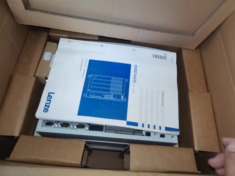 Originálny nový priemyselný I/O modul Lenze EVS9326-EV Rýchla dodávka FedEx DHL